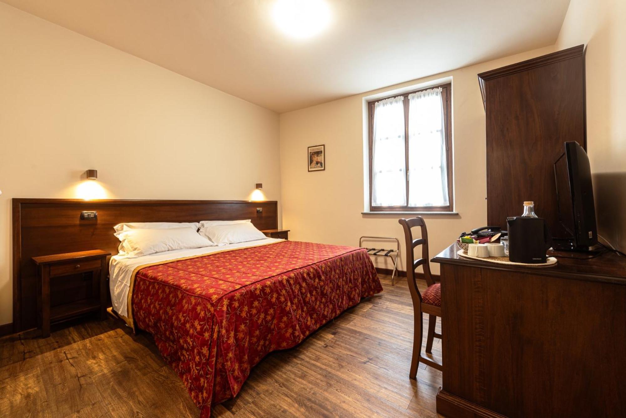Double or Twin Room - Photo 1
