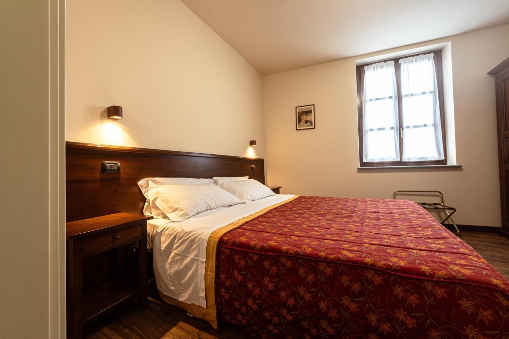 Double or Twin Room - Photo 5