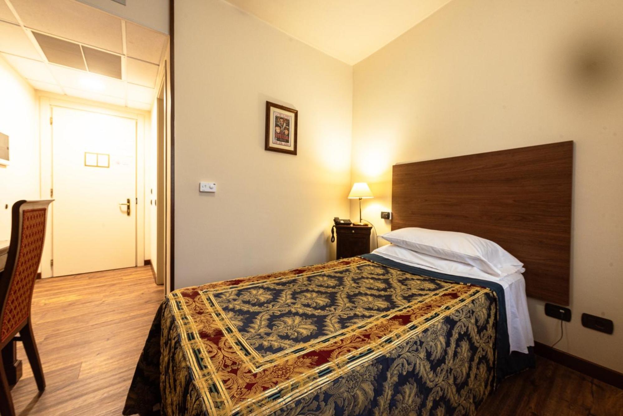 Single Room photo 3