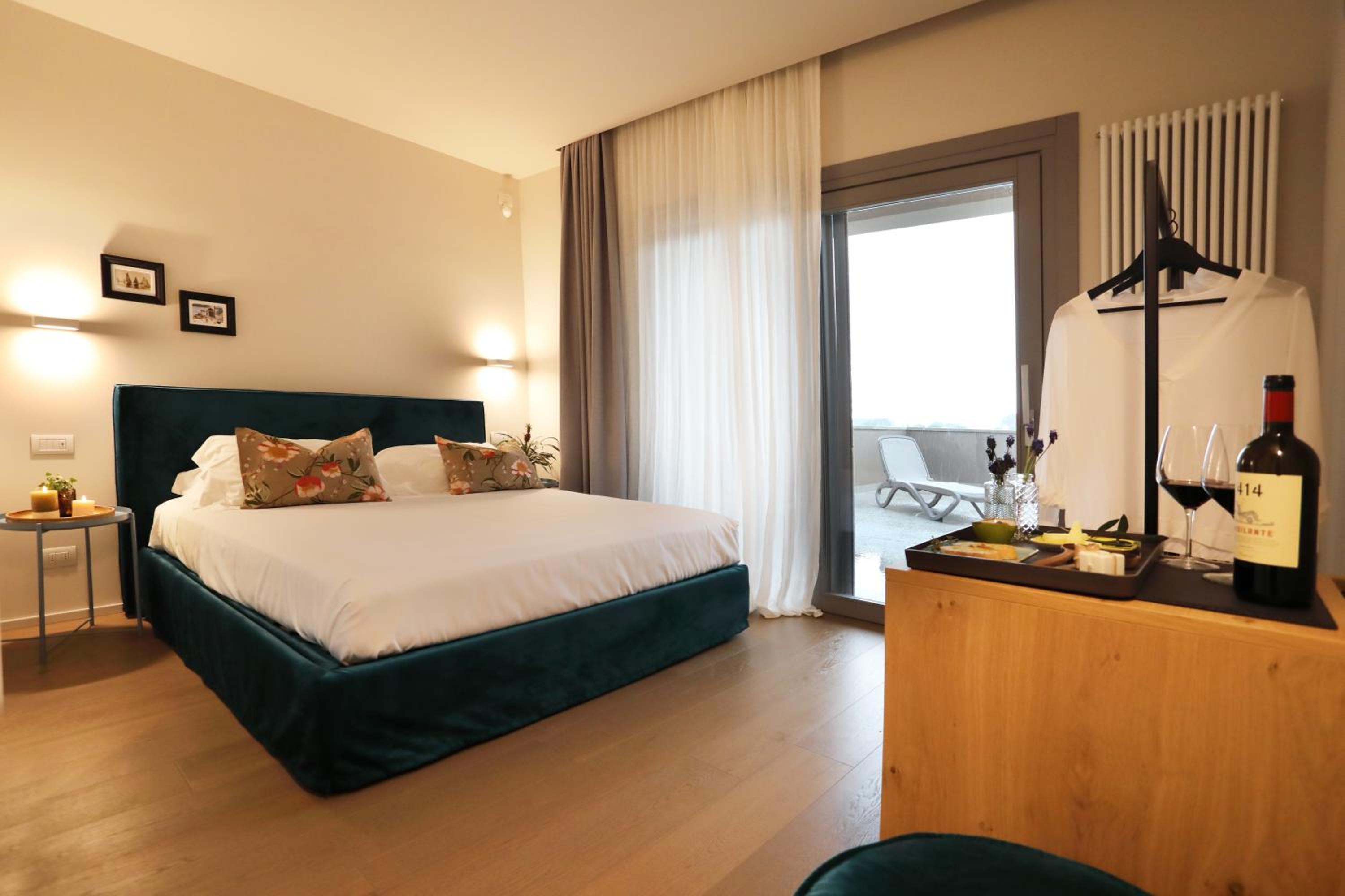Suite - Photo 5