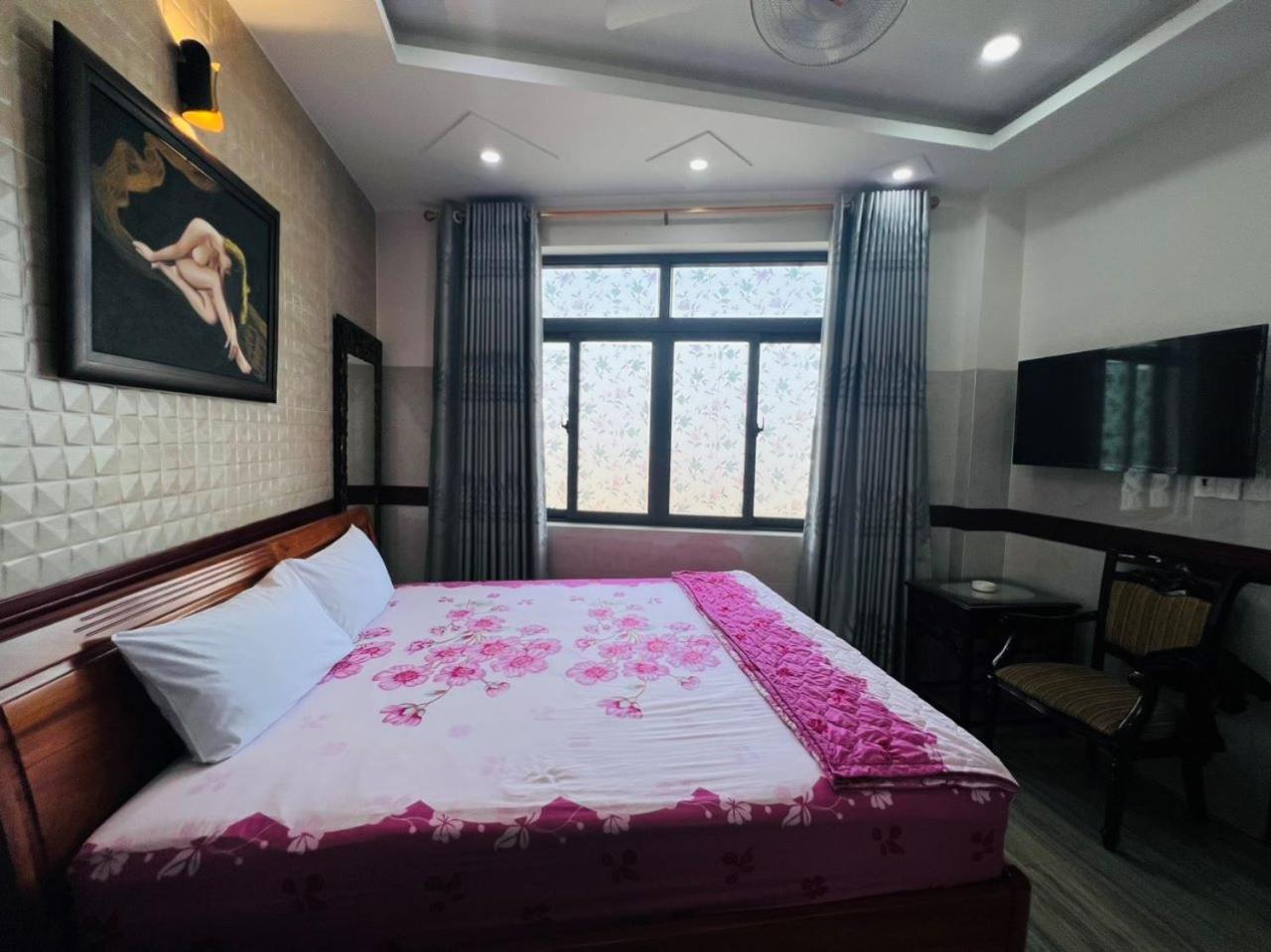 Deluxe Room (2 Adults + 1 Child)