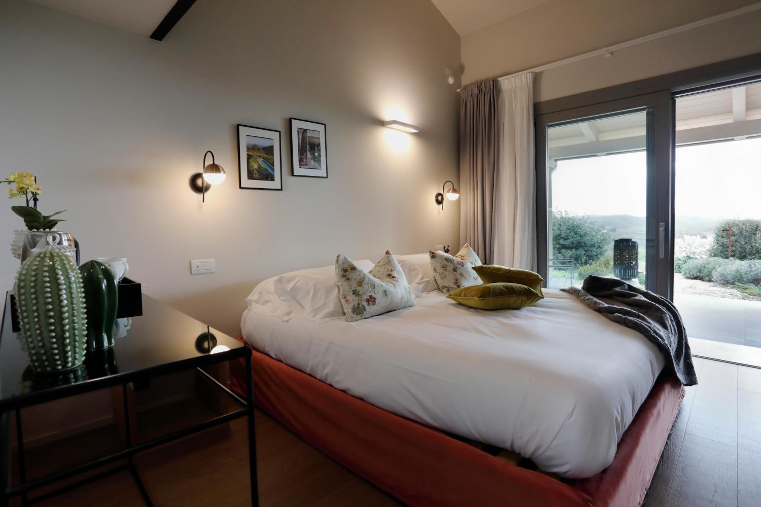 Deluxe Double Room - Photo 9