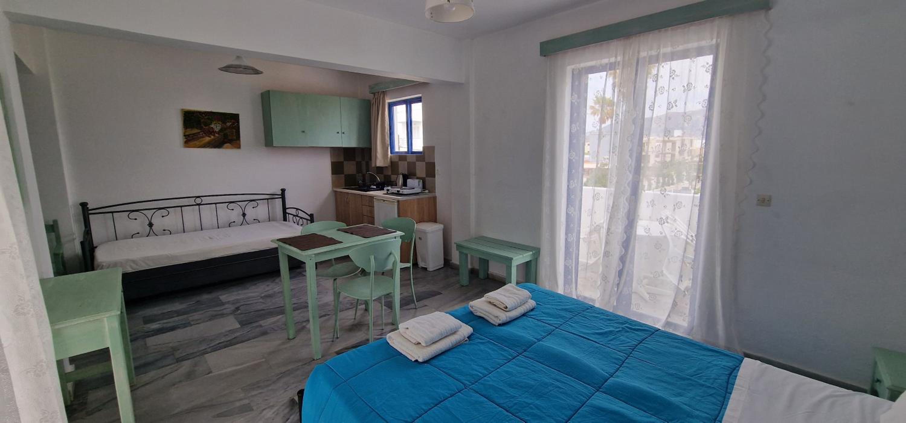 Triple Room with Terrace photo 3