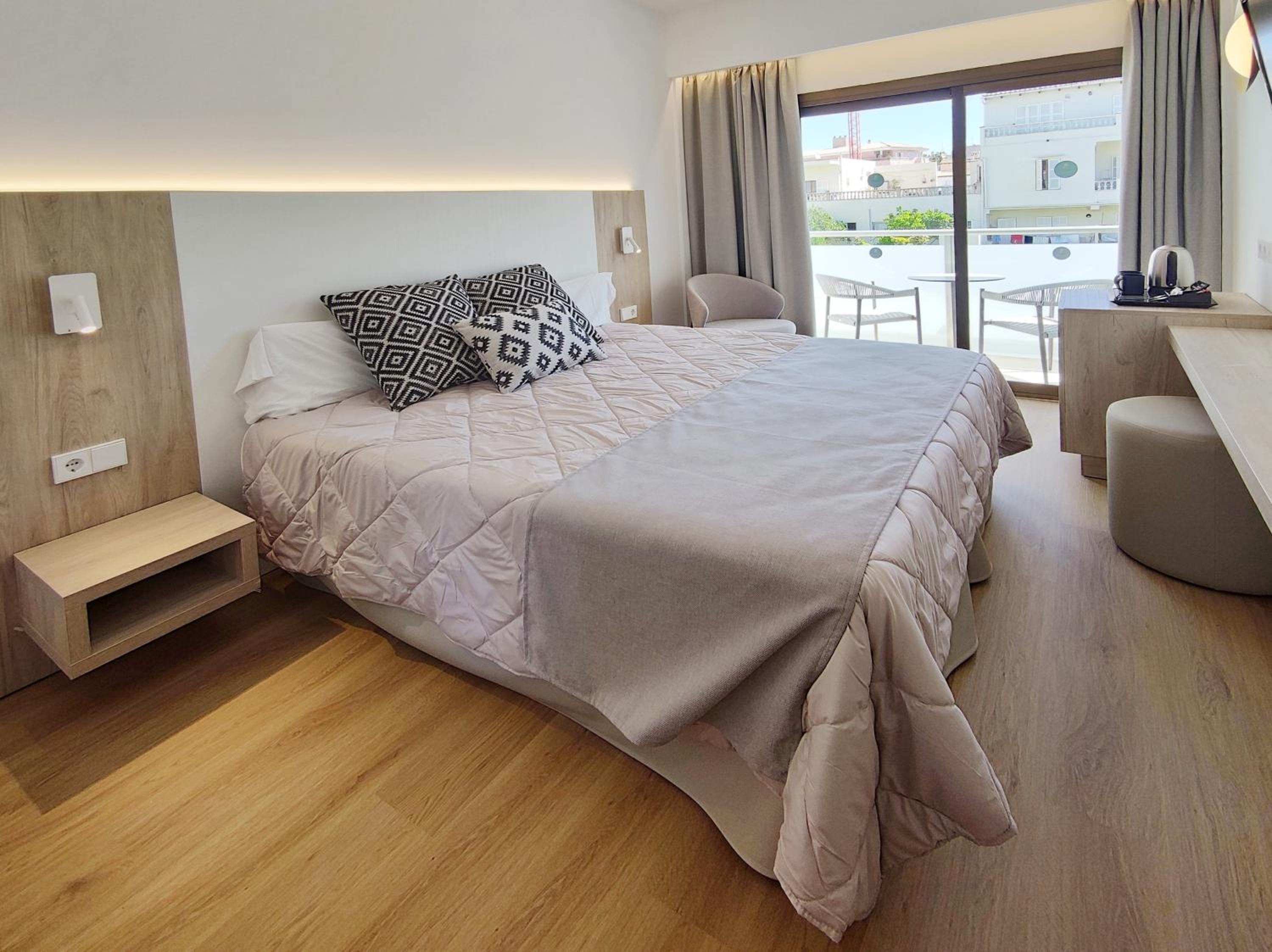Double or Twin Room with Balcony