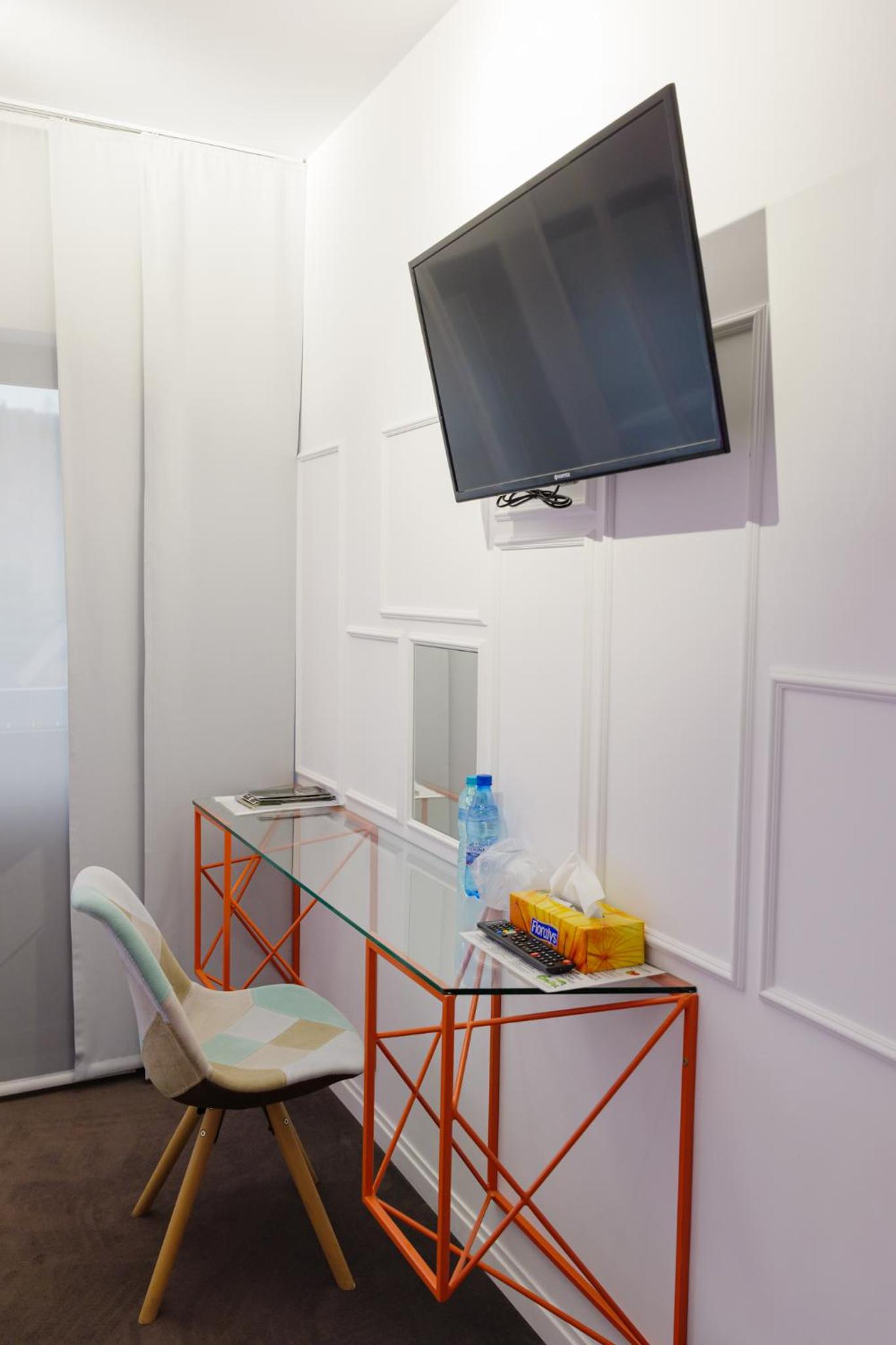 King Room with Balcony - Photo 2