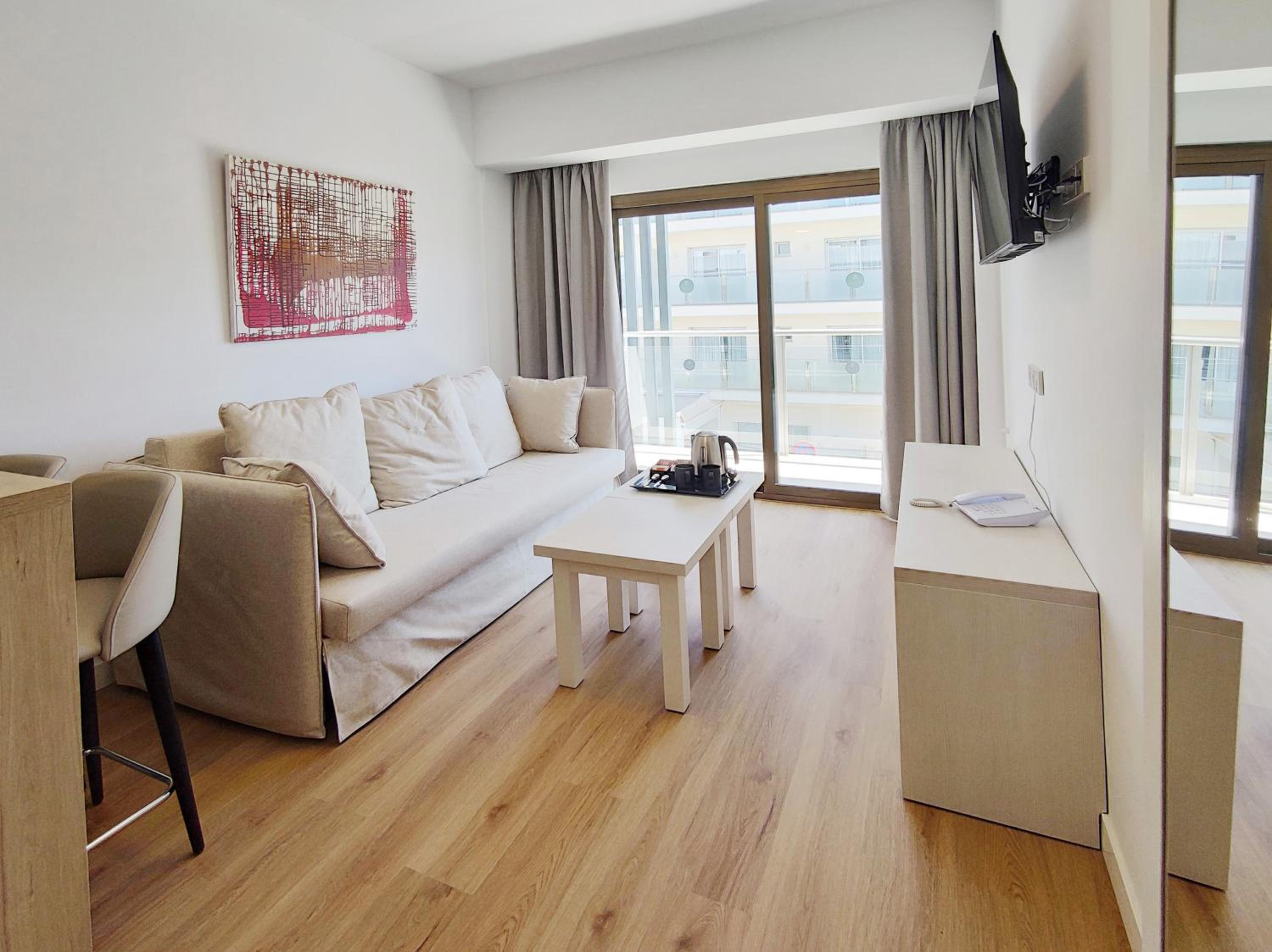 One-Bedroom Apartment with Balcony