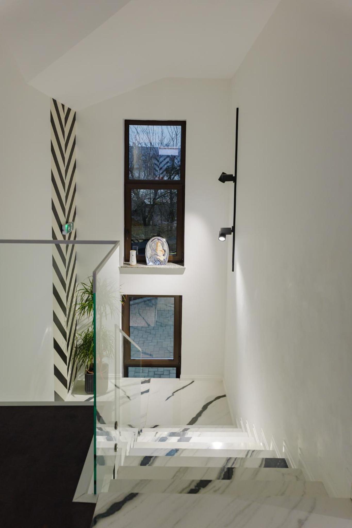 King Room with Balcony - Photo 22