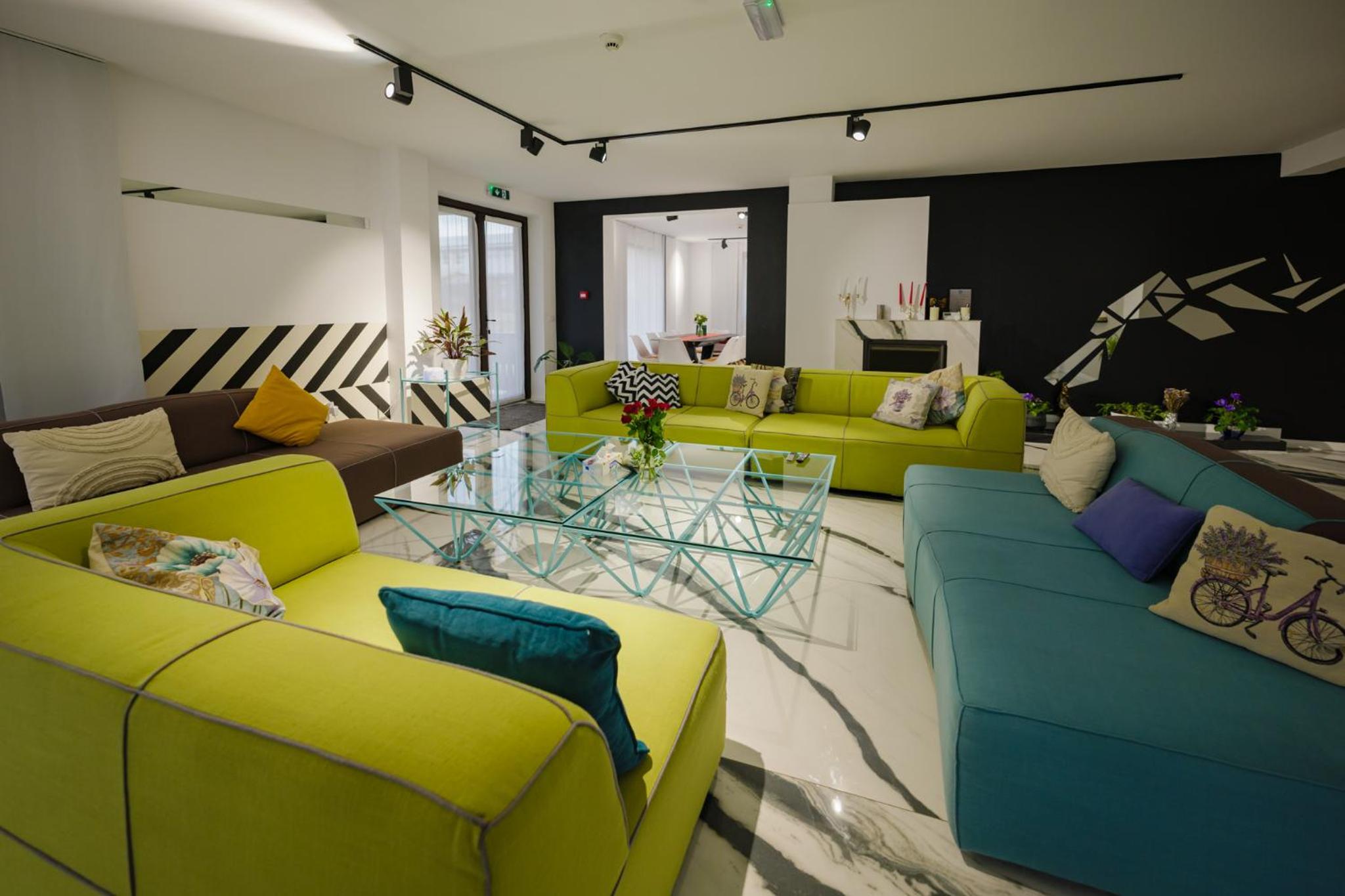 King Room with Balcony - Photo 31