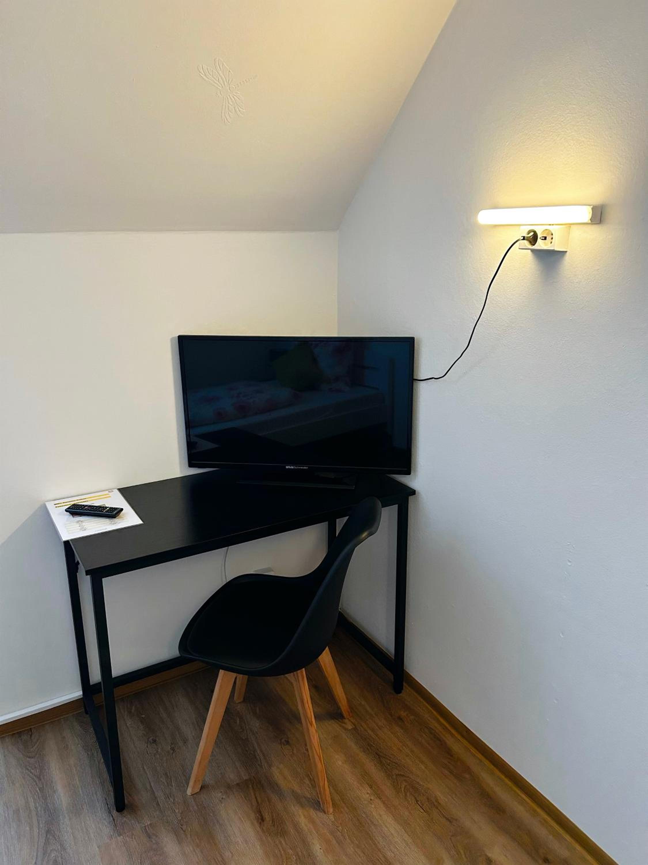 Single Room with Private Bathroom photo 2