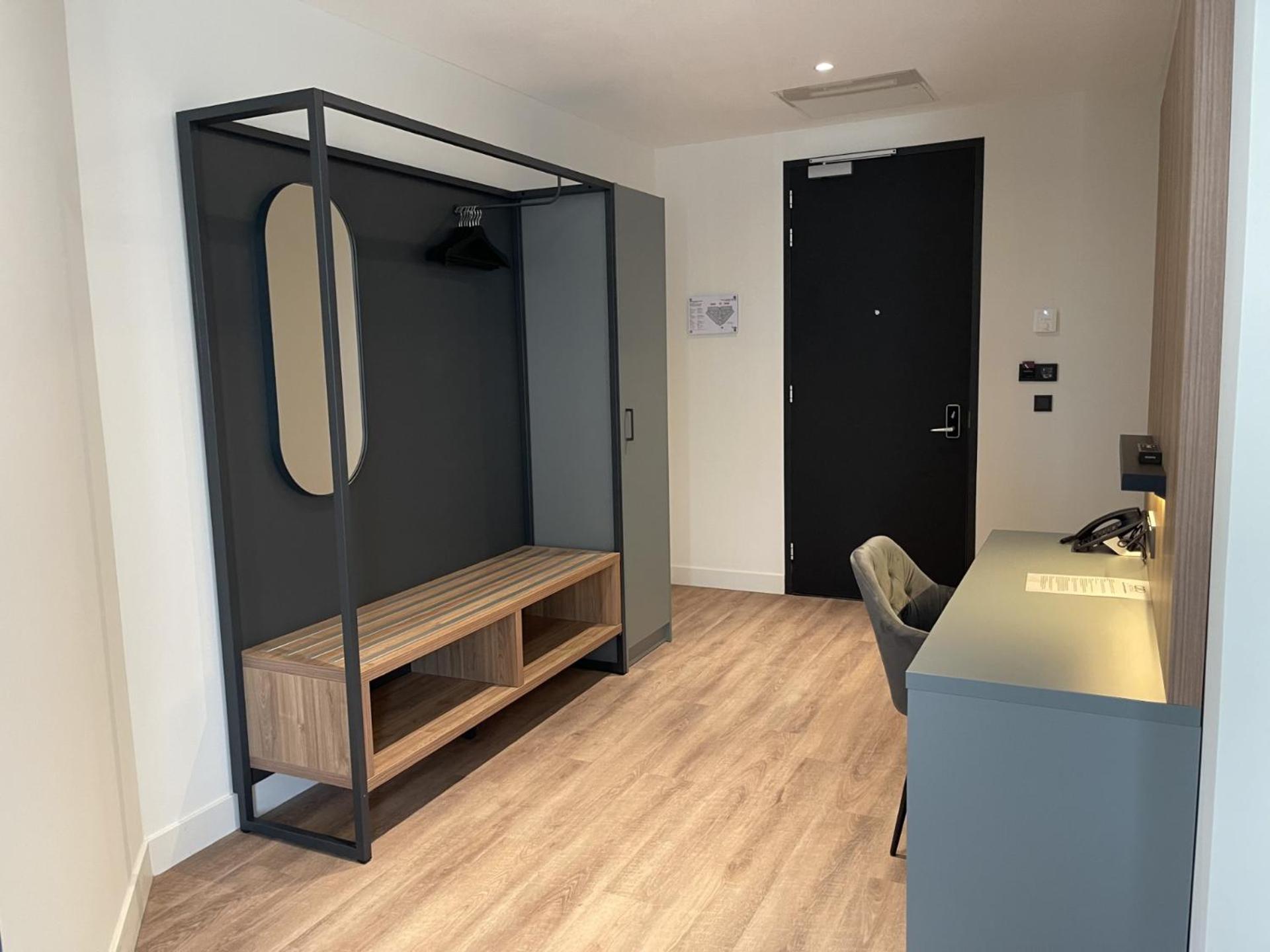 Executive Suite - Photo 2