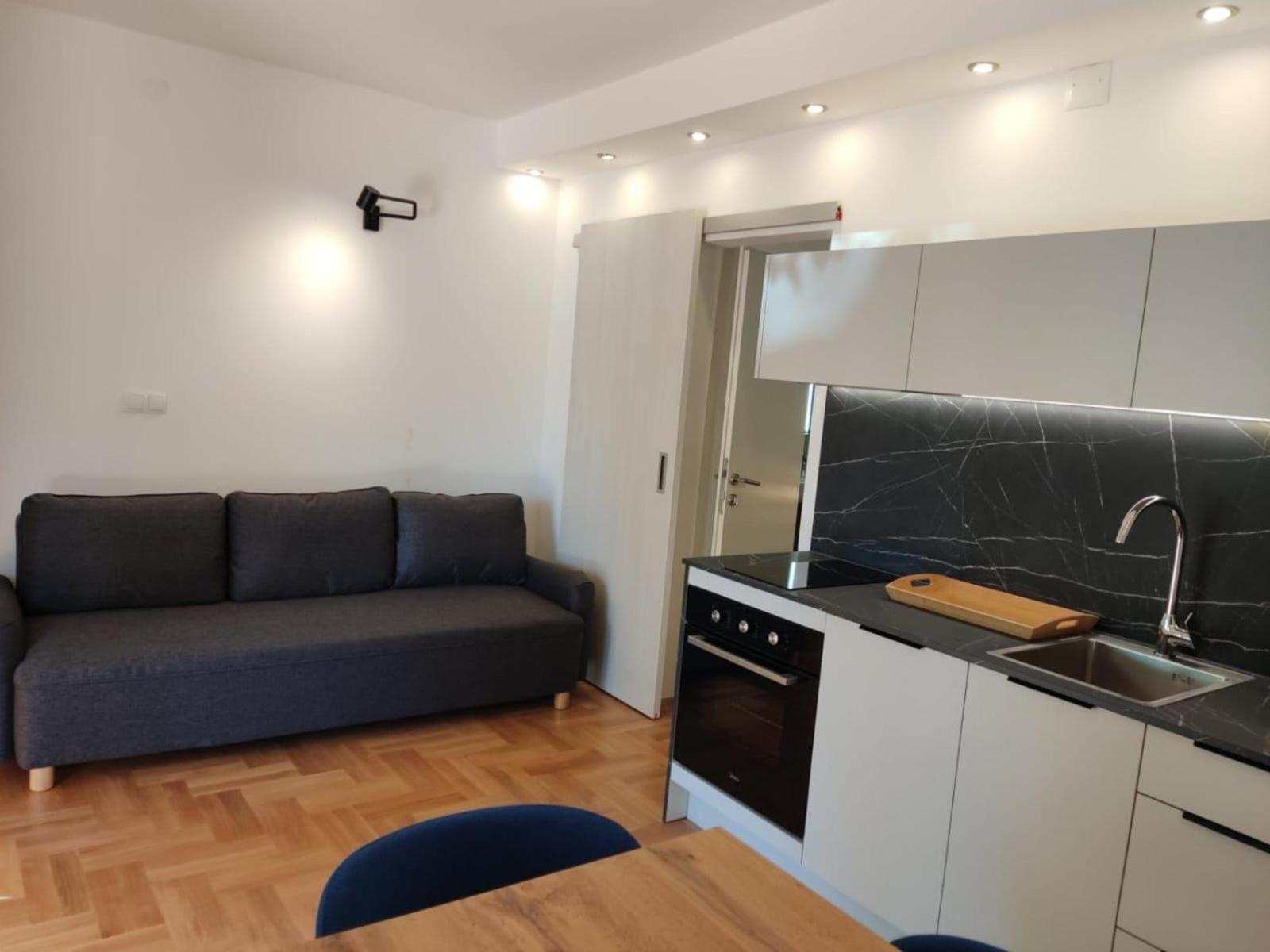 One-Bedroom Apartment with Terrace photo 2