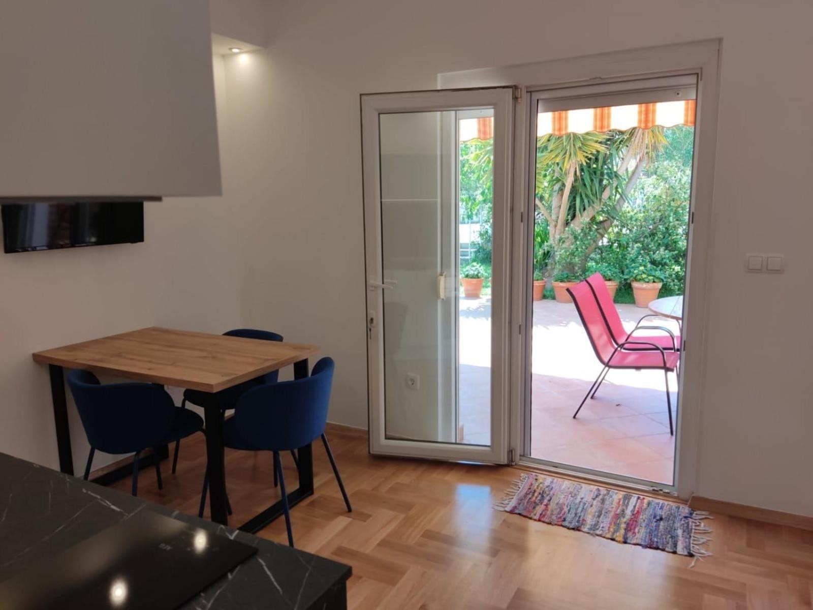 One-Bedroom Apartment with Terrace photo 3