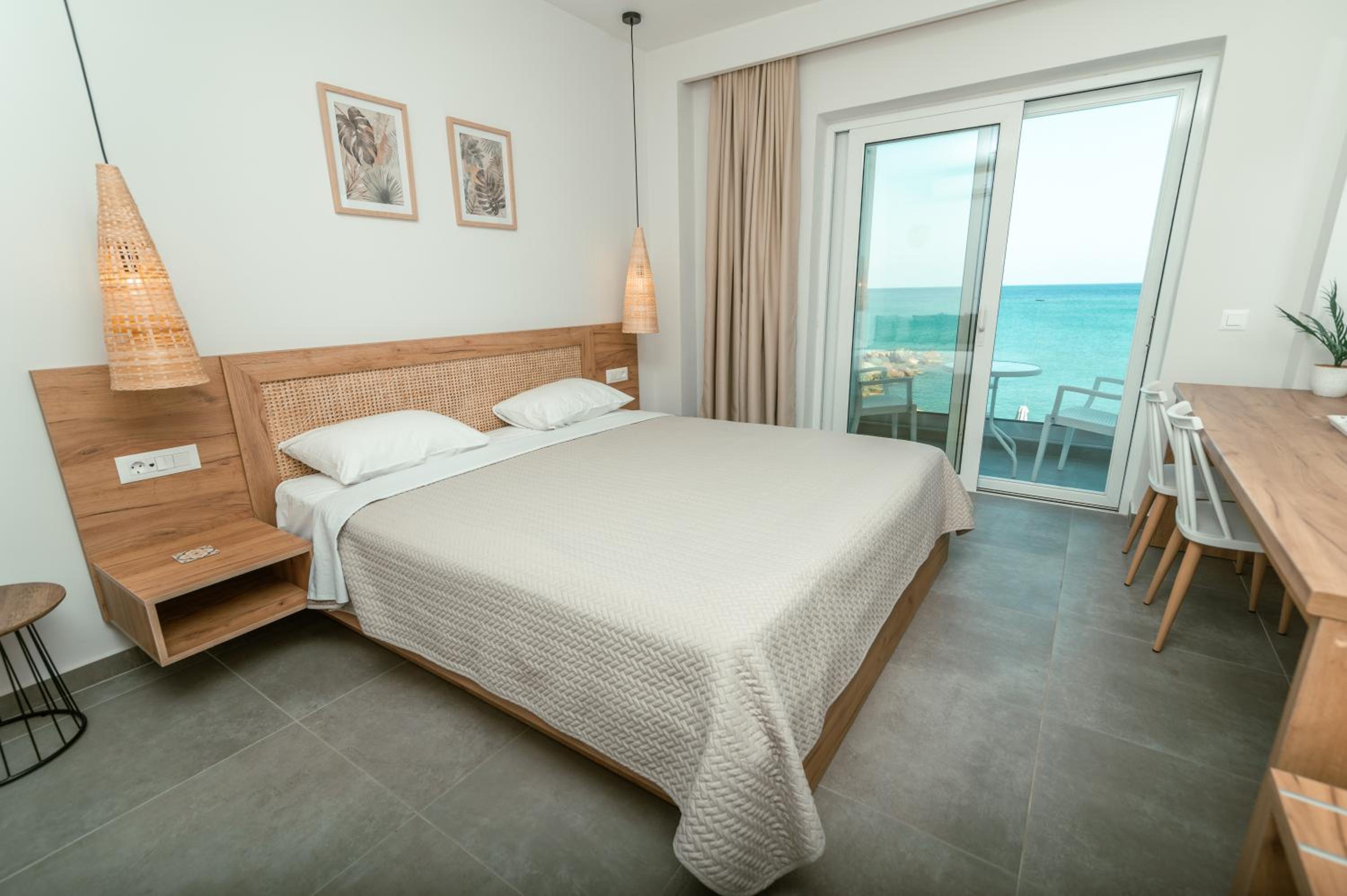 Deluxe Triple Room with Sea View photo 3