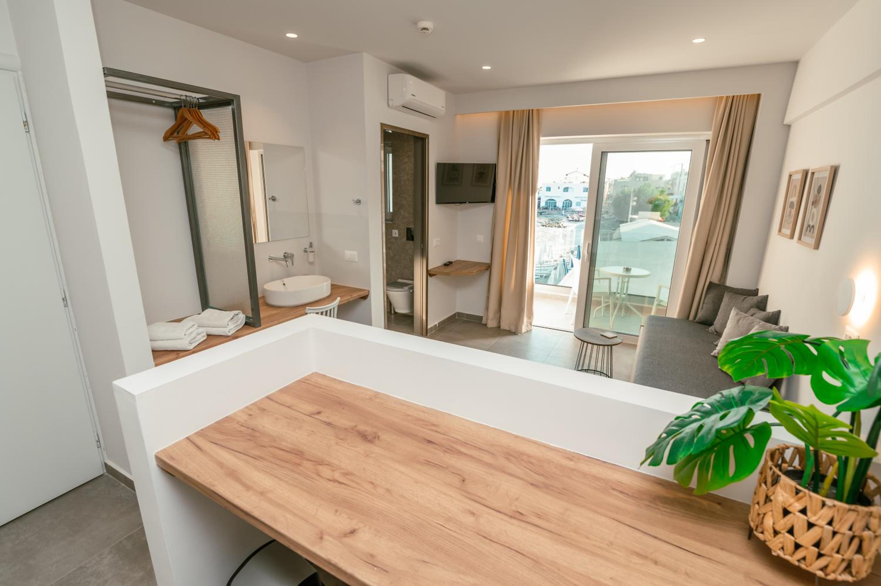 One-Bedroom Suite photo 3