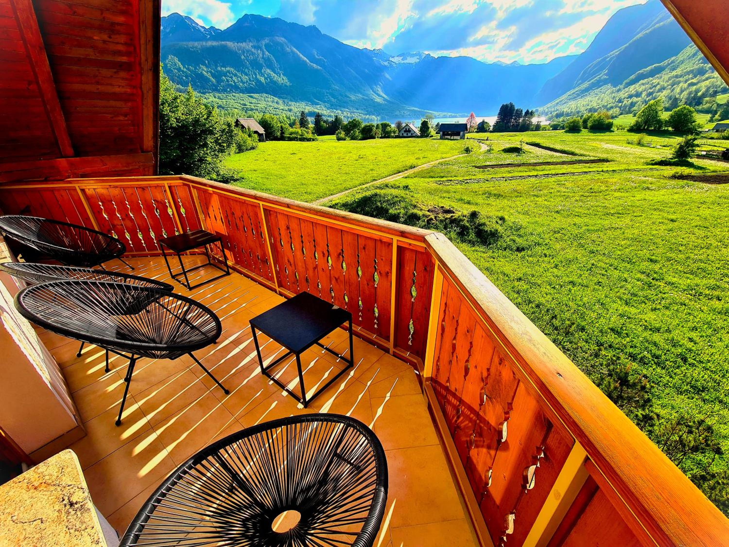 Apartment with Mountain View photo 2