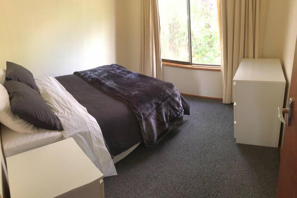 Five-Bedroom House photo 1