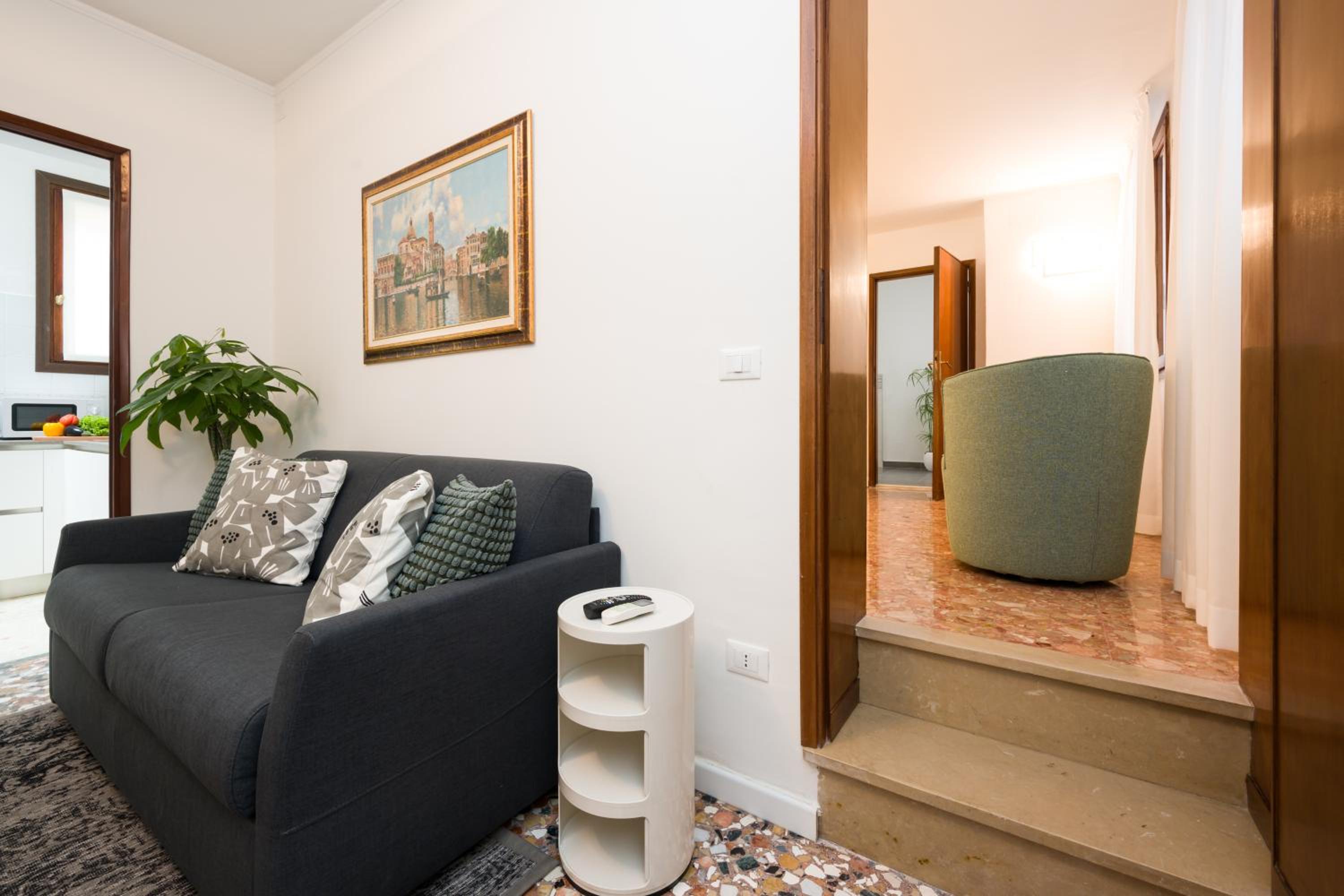 One-Bedroom Apartment photo 3