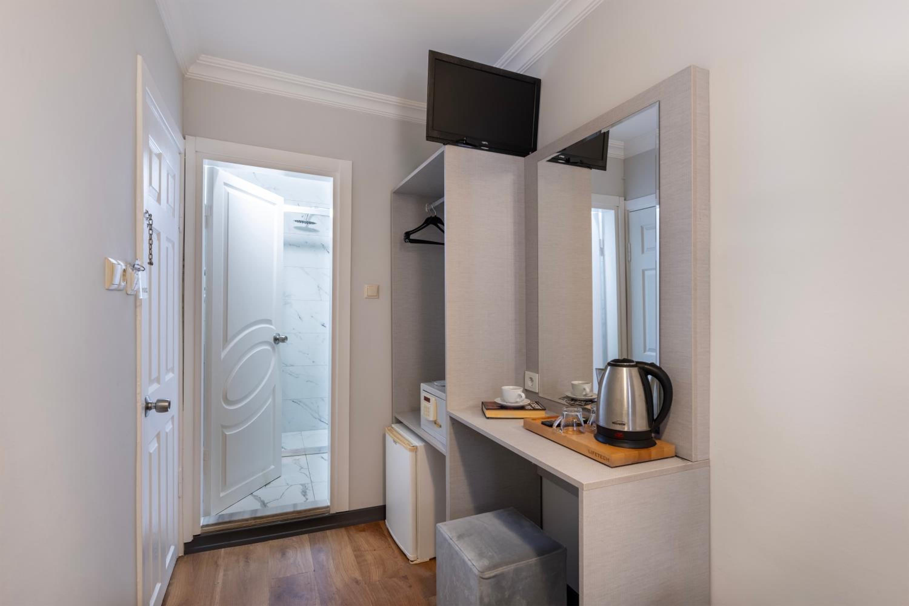 Budget Single Room photo 3