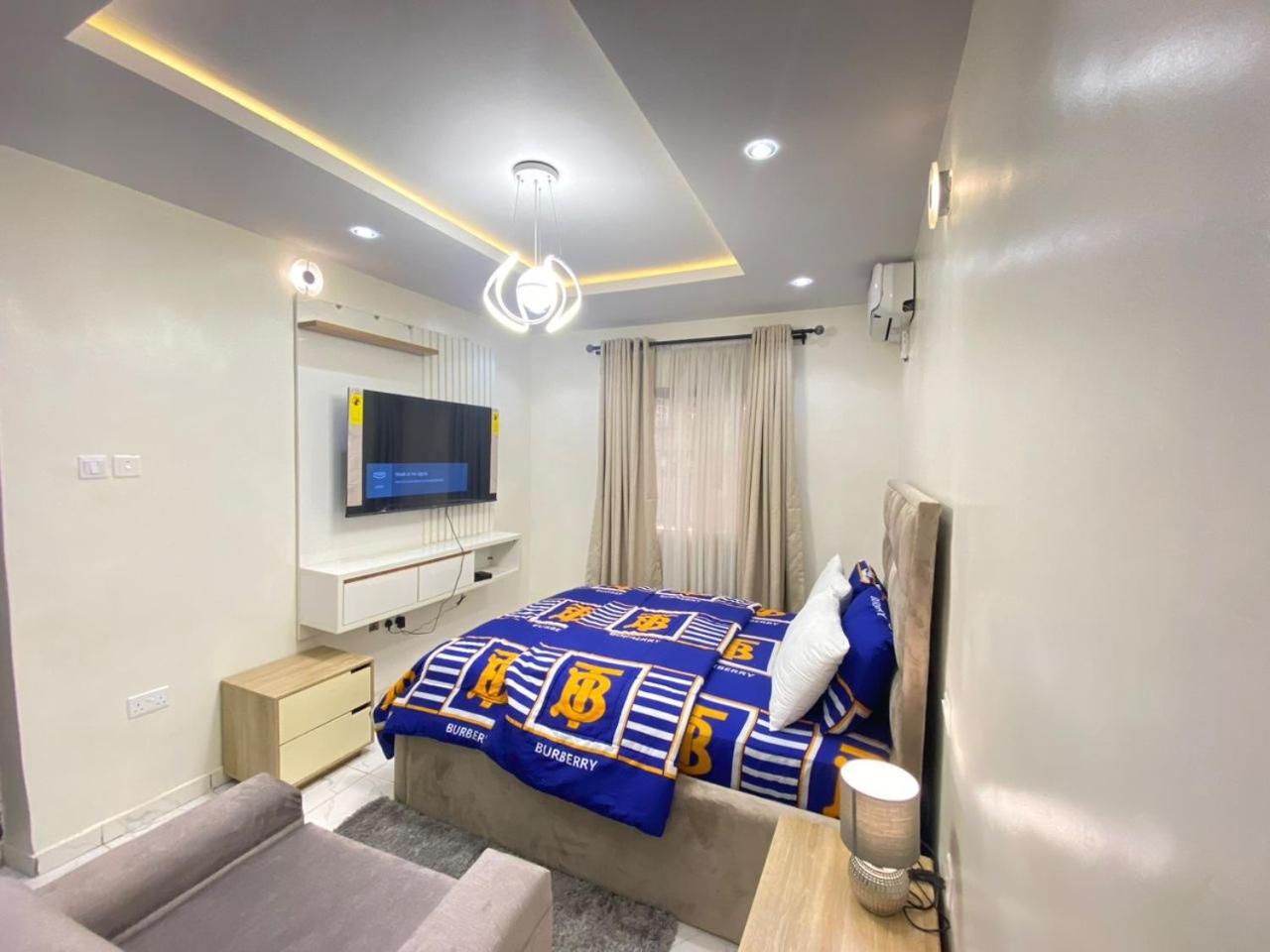 One-Bedroom Apartment photo 2