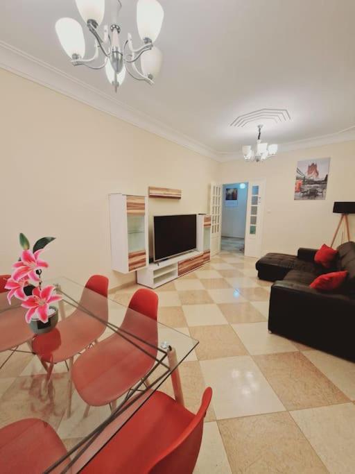Three-Bedroom Apartment With Balcony photo 1