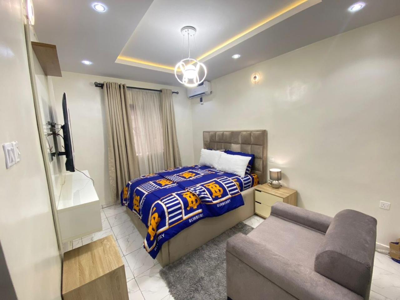 One-Bedroom Apartment photo 3