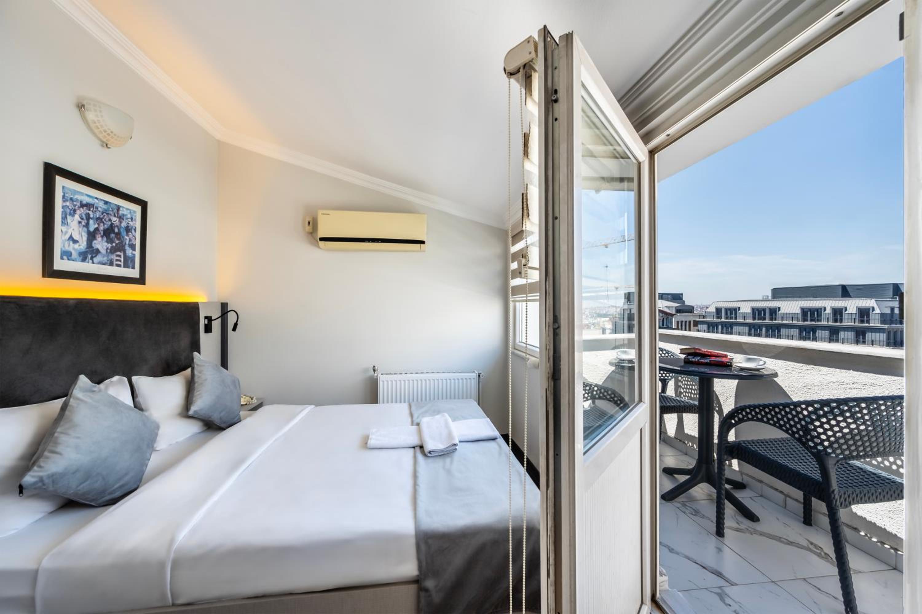 Double Room with Terrace photo 3