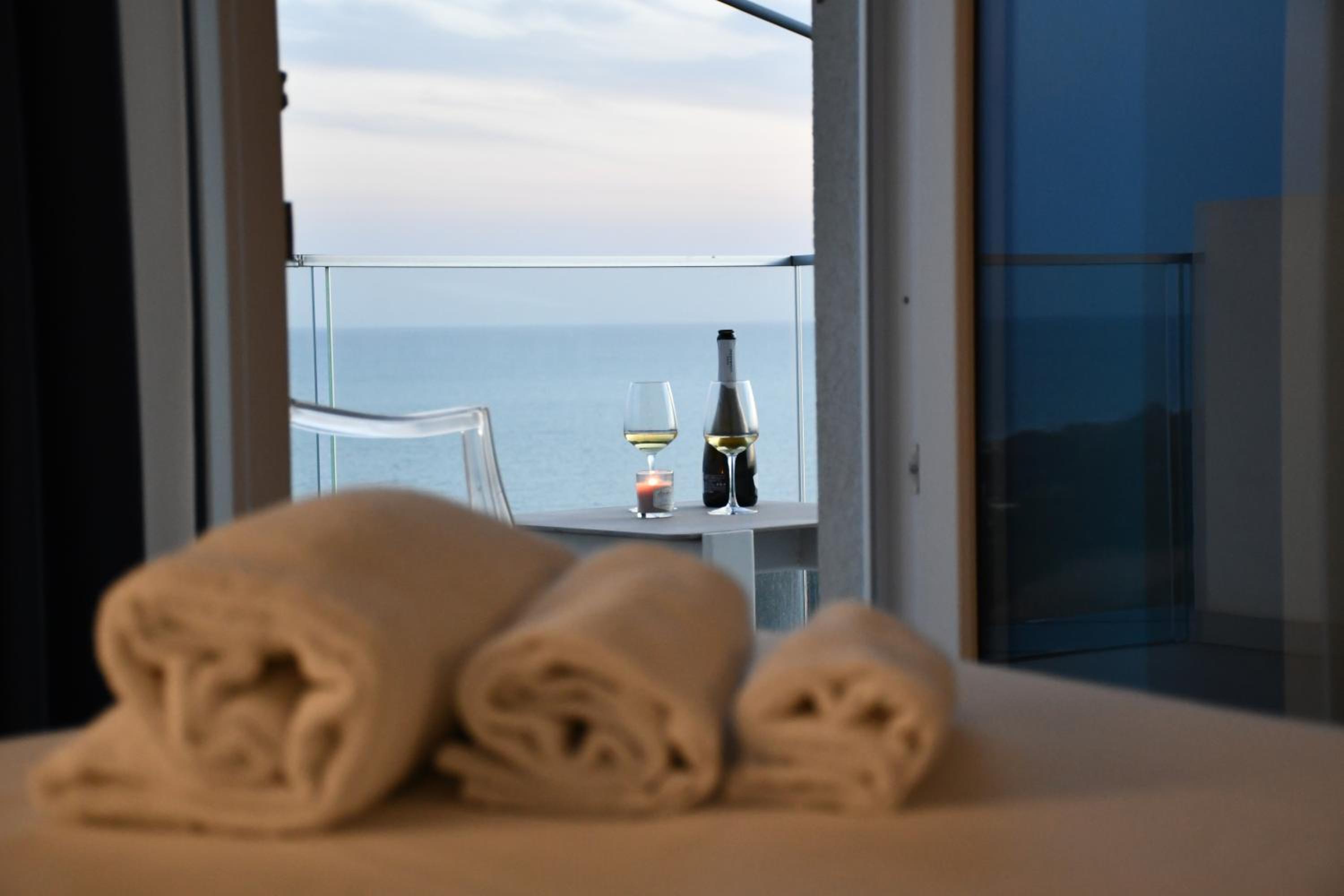 Deluxe Double Room with Balcony and Sea View - Photo 29