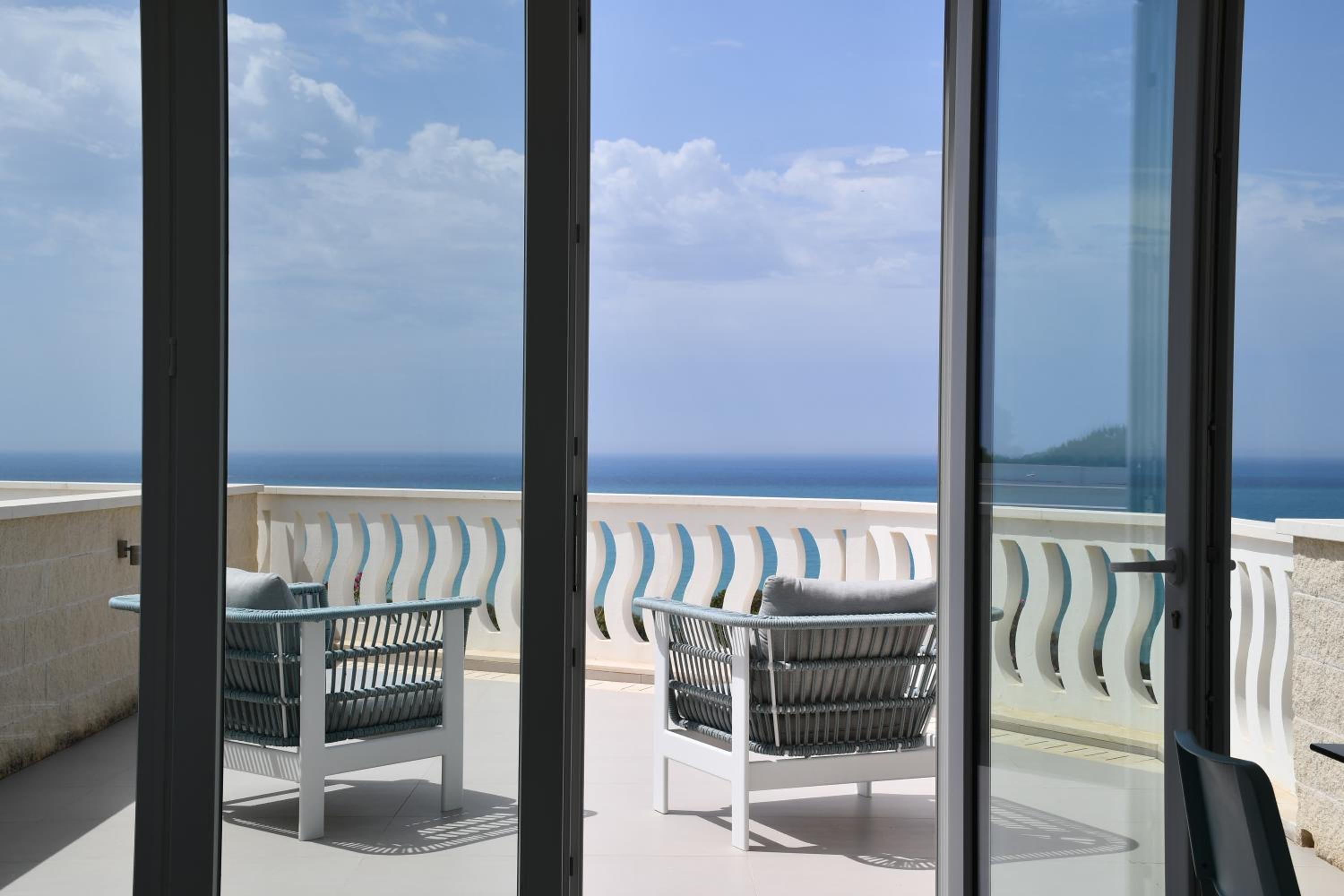 King Suite with Sea View - Photo 16
