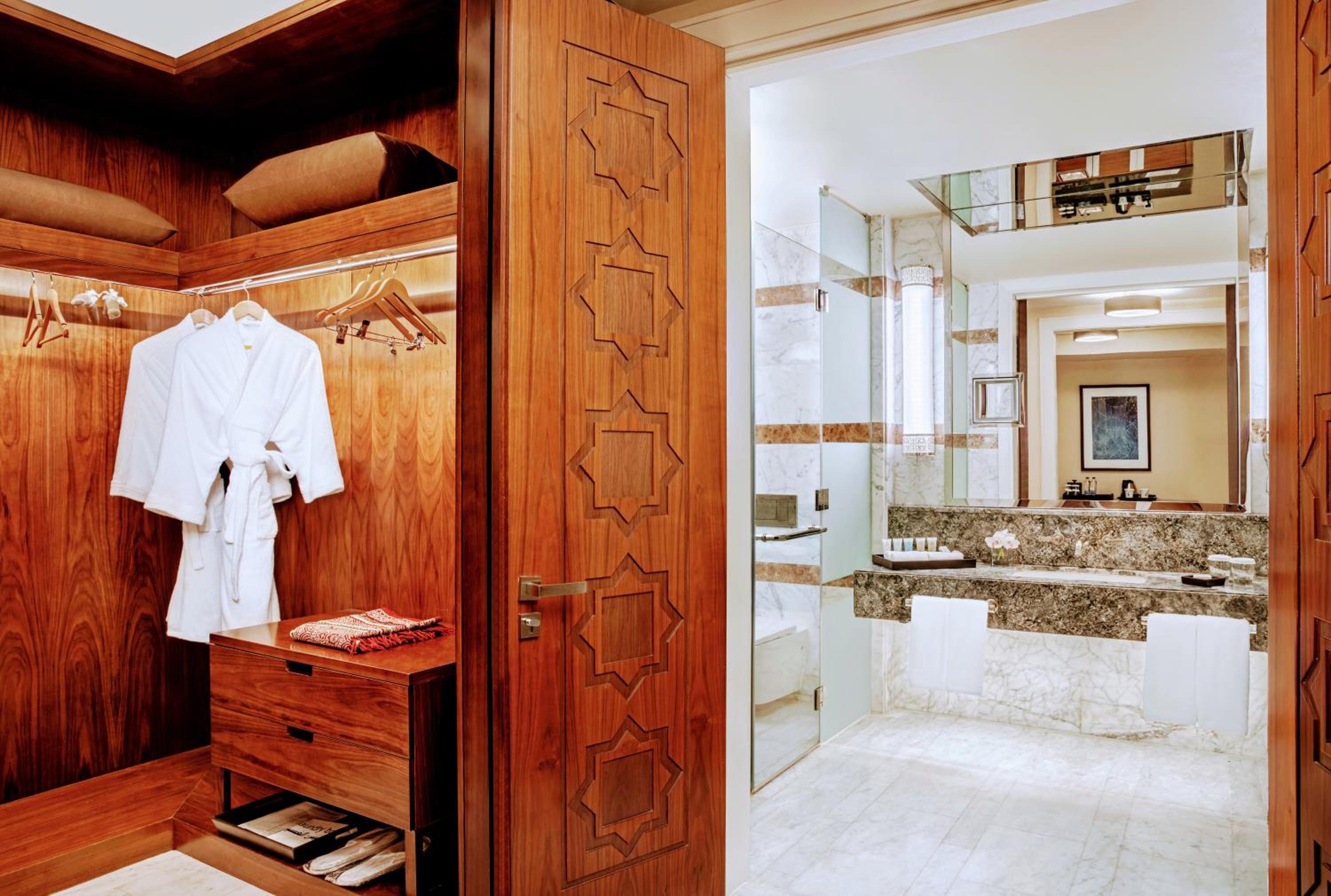 Accessible Guest Room thumbnail 5