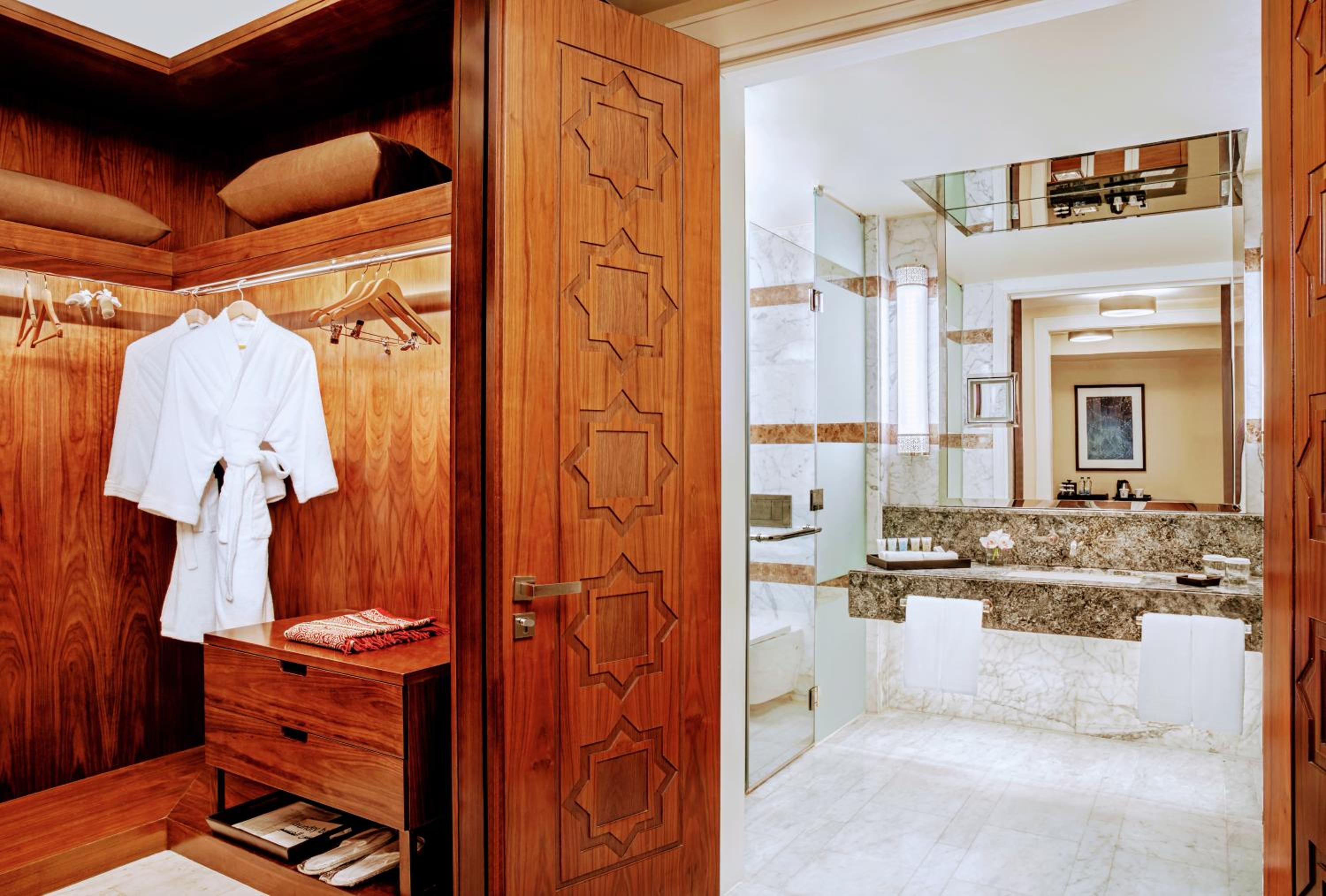 Superior Queen Room with Two Queen Beds and Partial Haram View thumbnail 6