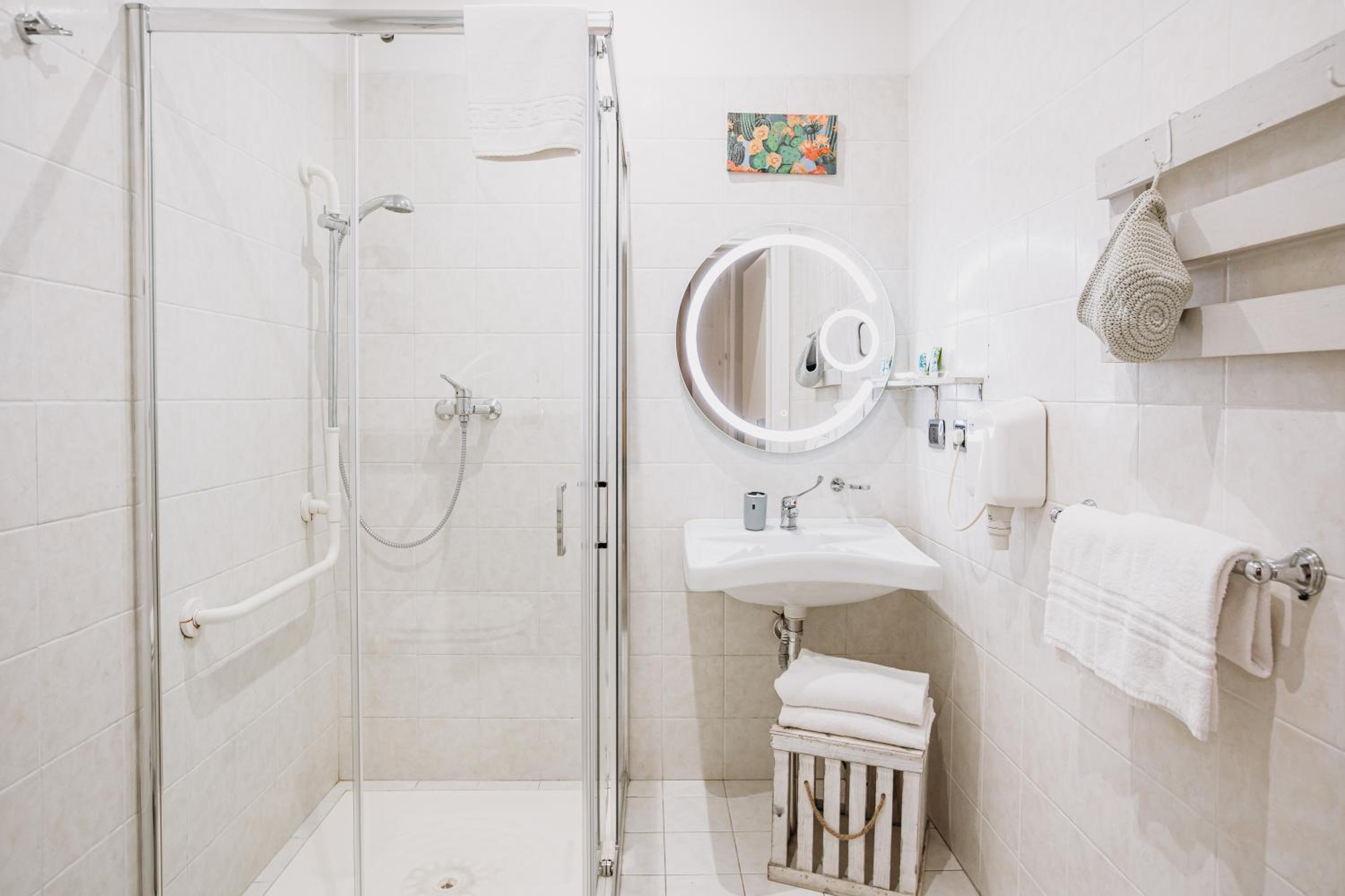 Double Room - Disability Access - Photo 4