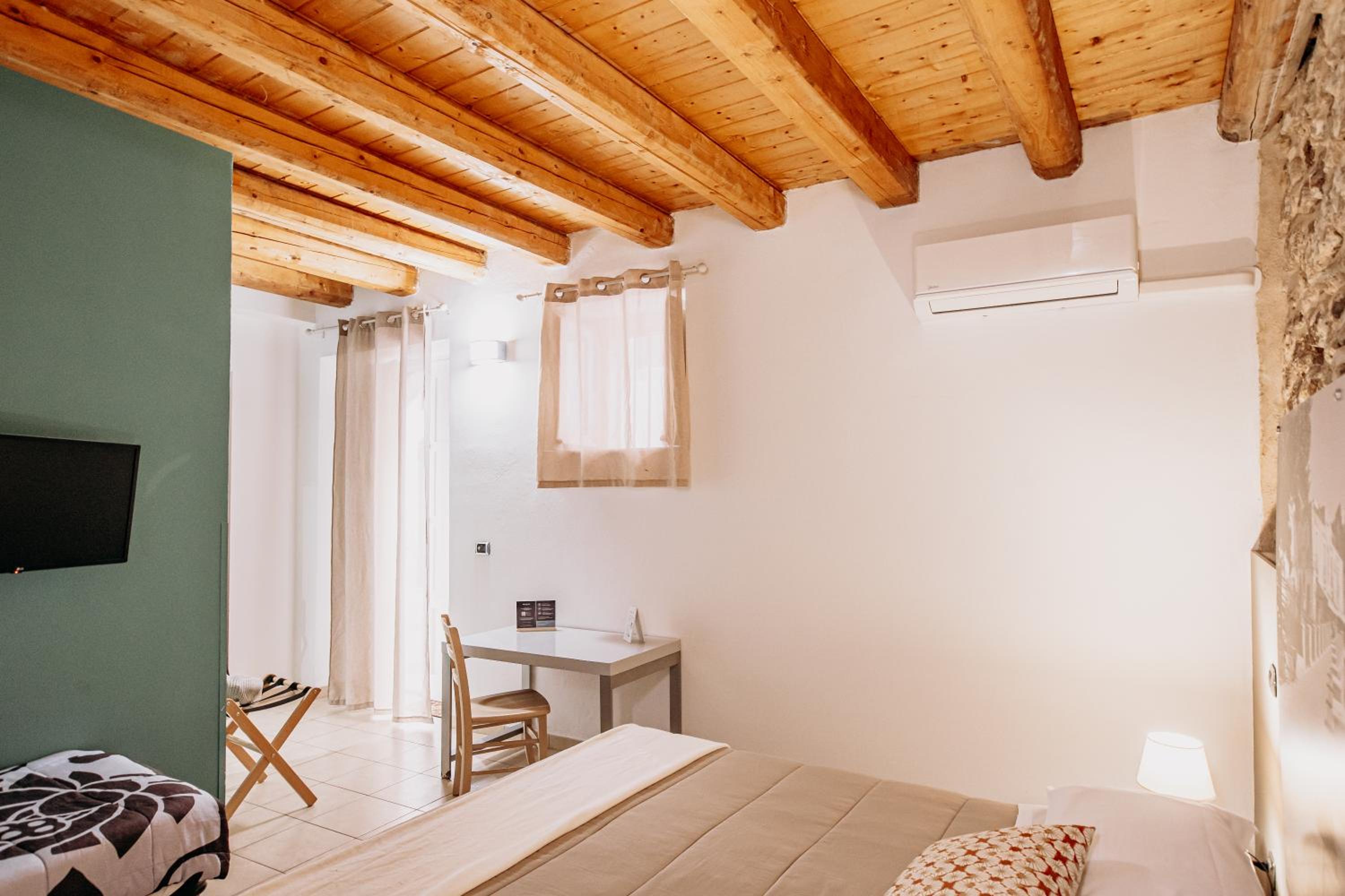 Double Room - Disability Access - Photo 10