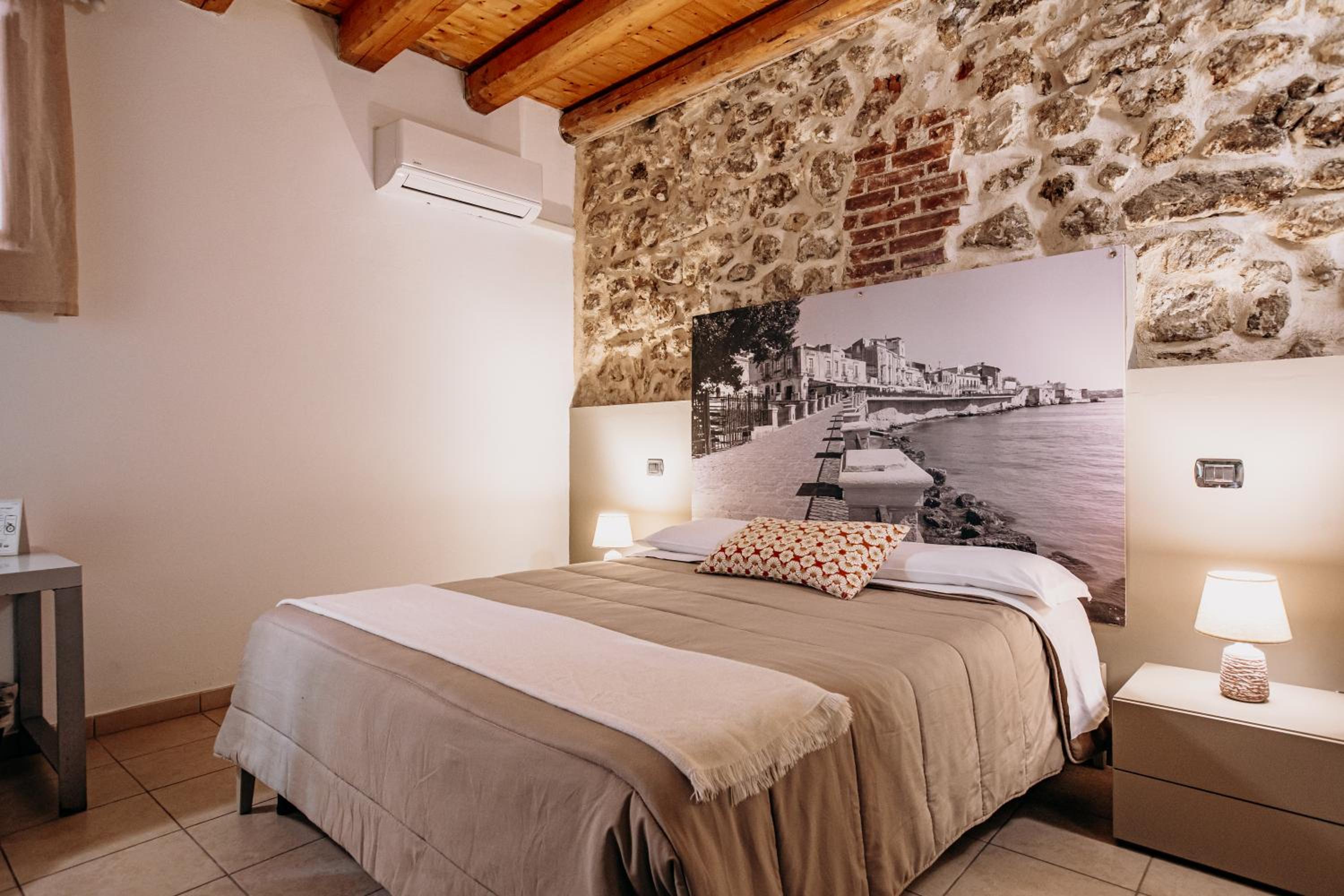 Double Room - Disability Access - Photo 9