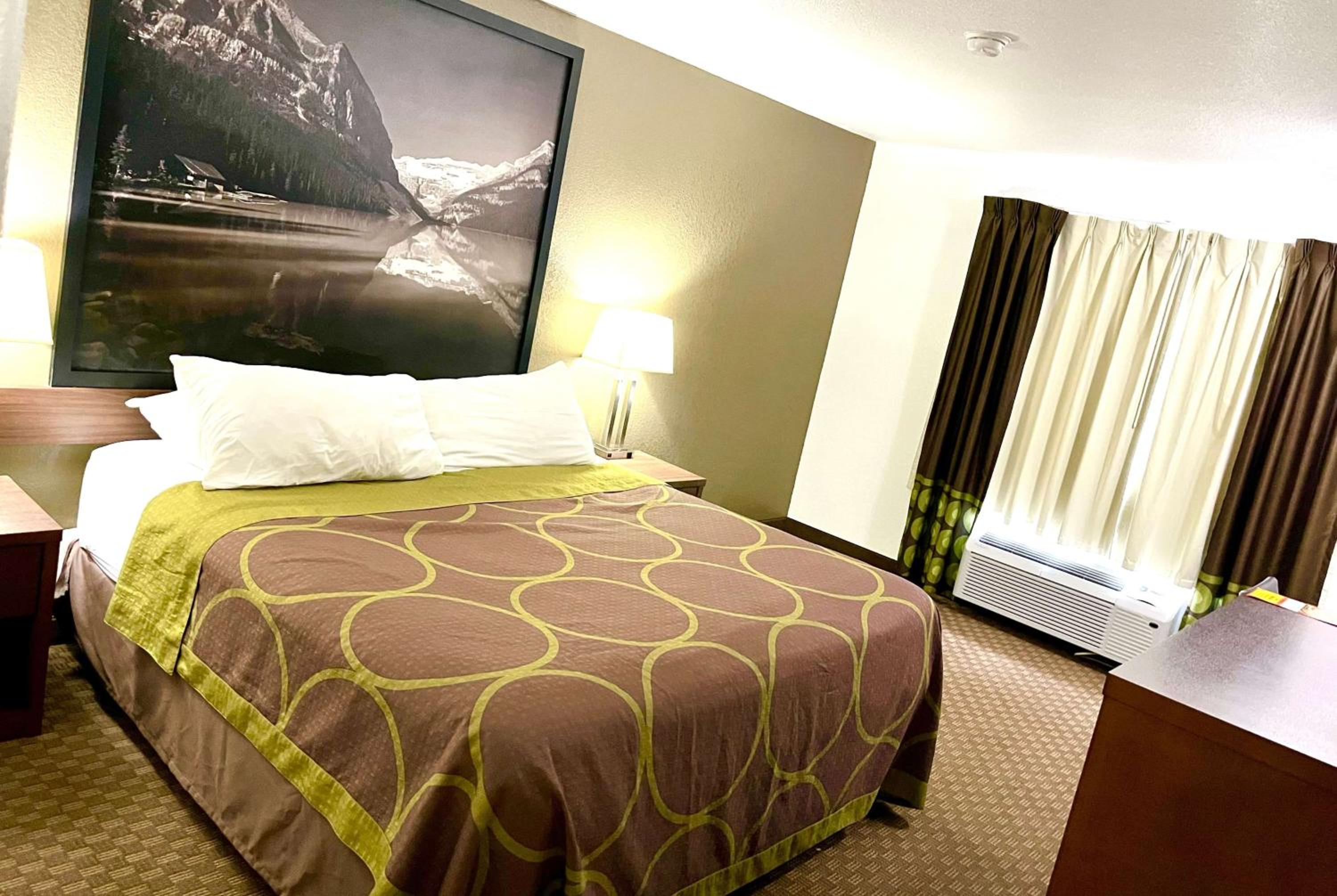 King Room - Non-Smoking - Photo 3
