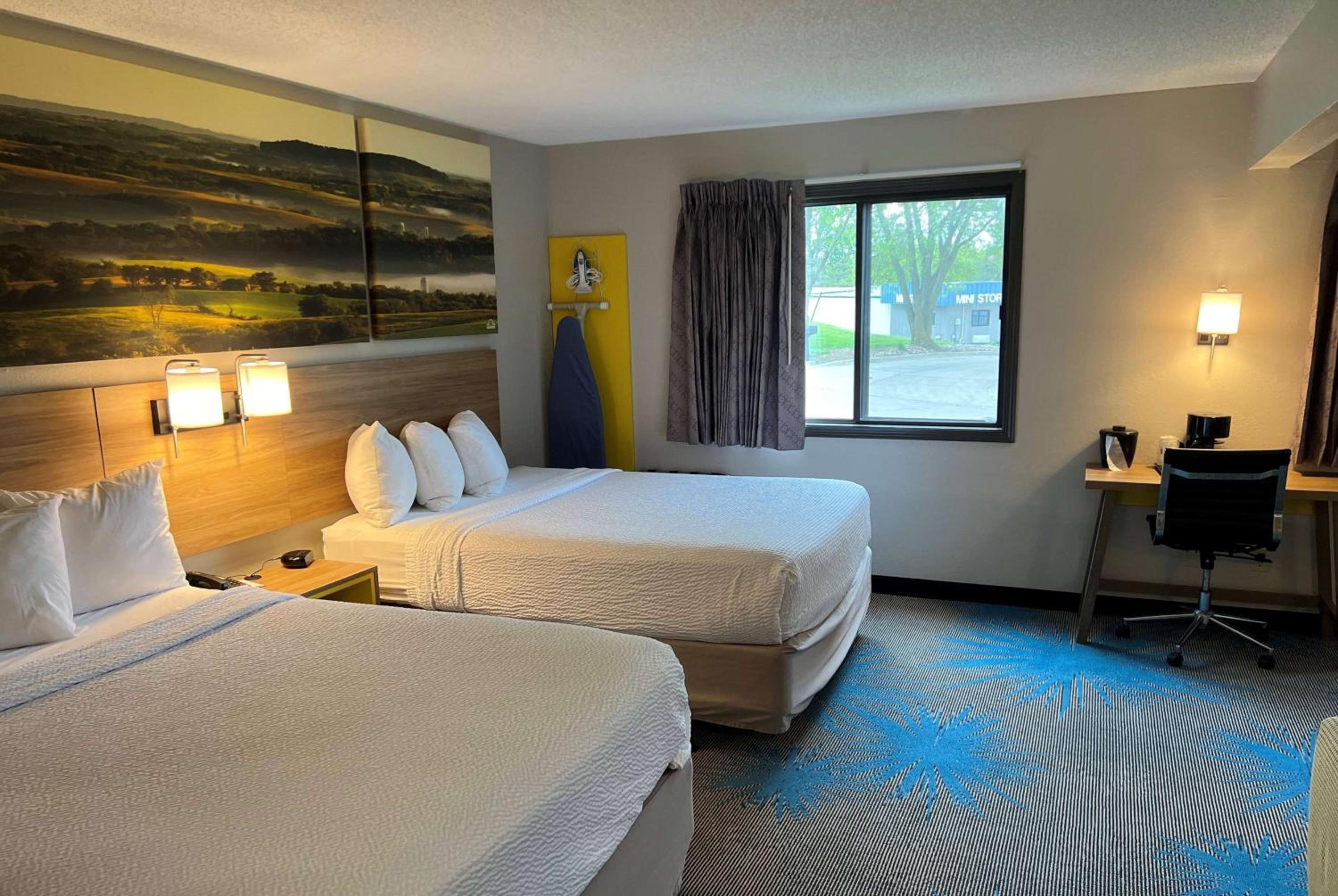 Deluxe Queen Room with Two Queen Beds - Non-Smoking - Photo 1