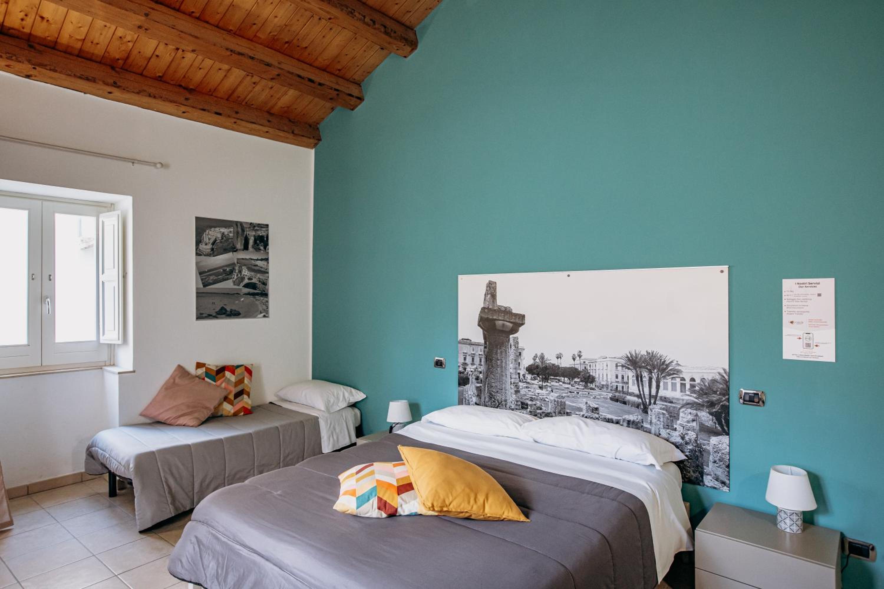 Double Room with Private External Bathroom - Photo 3