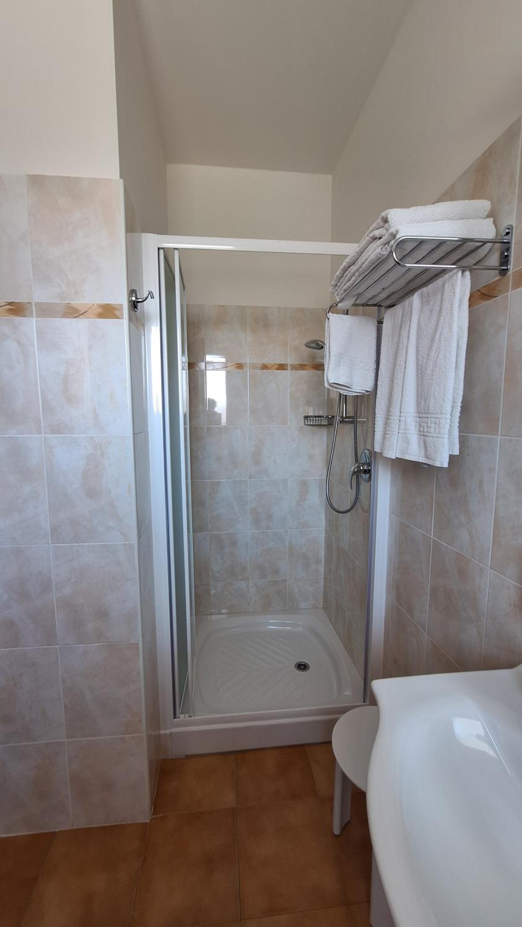 Standard Double Room - Photo 7
