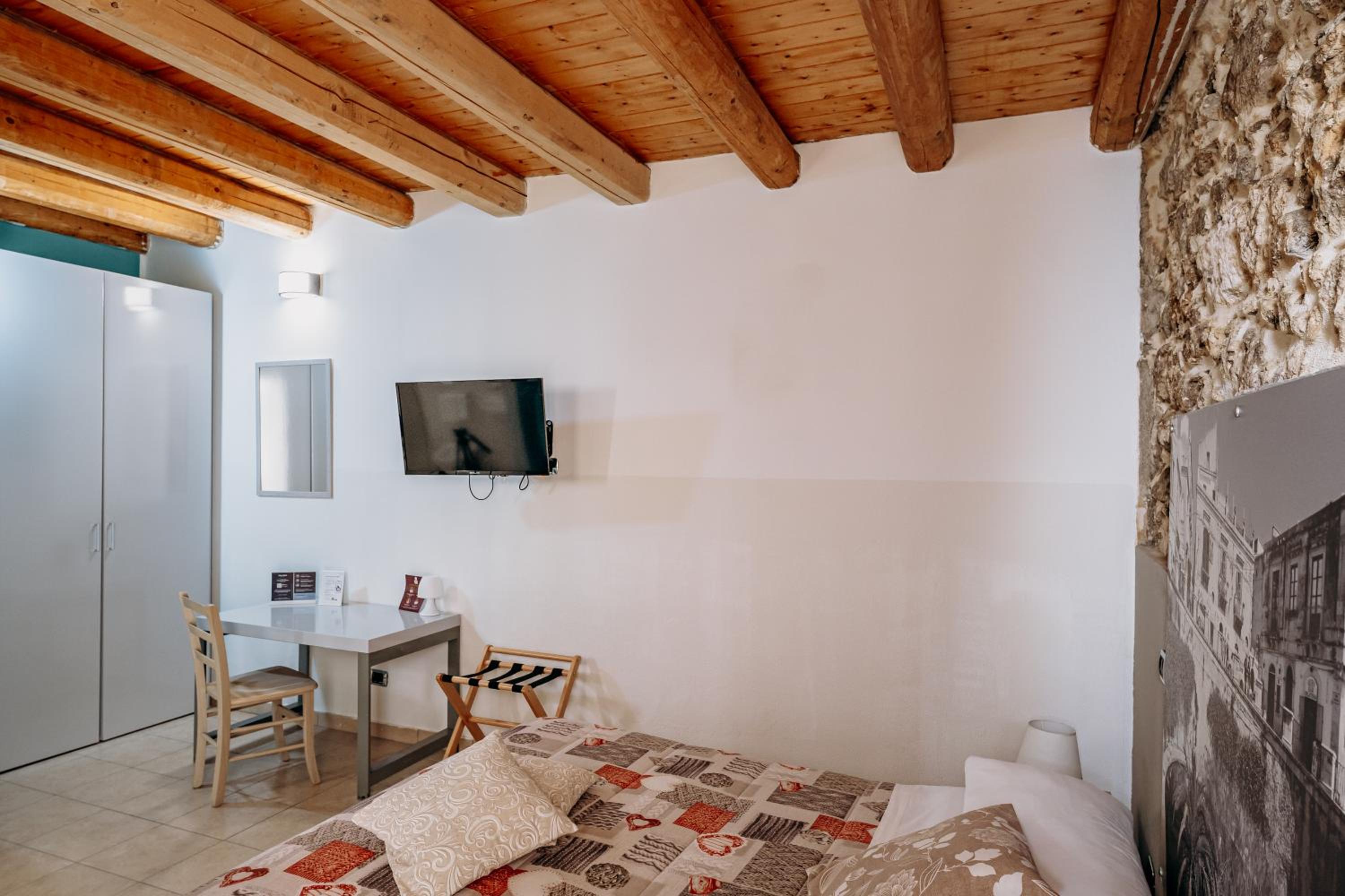 Double Room - Photo 7