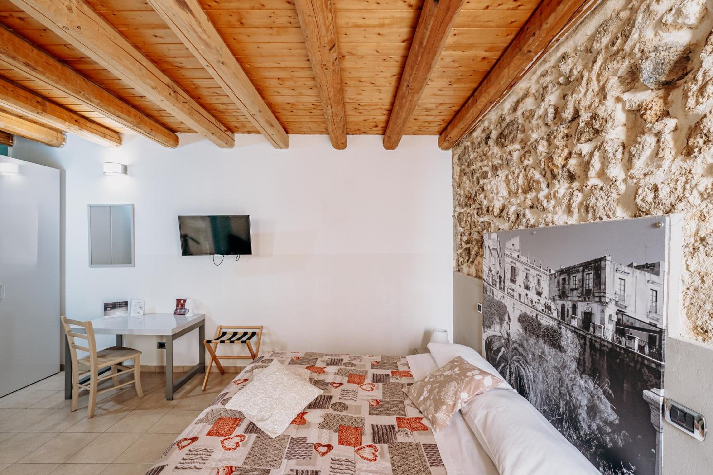 Double Room - Photo 6