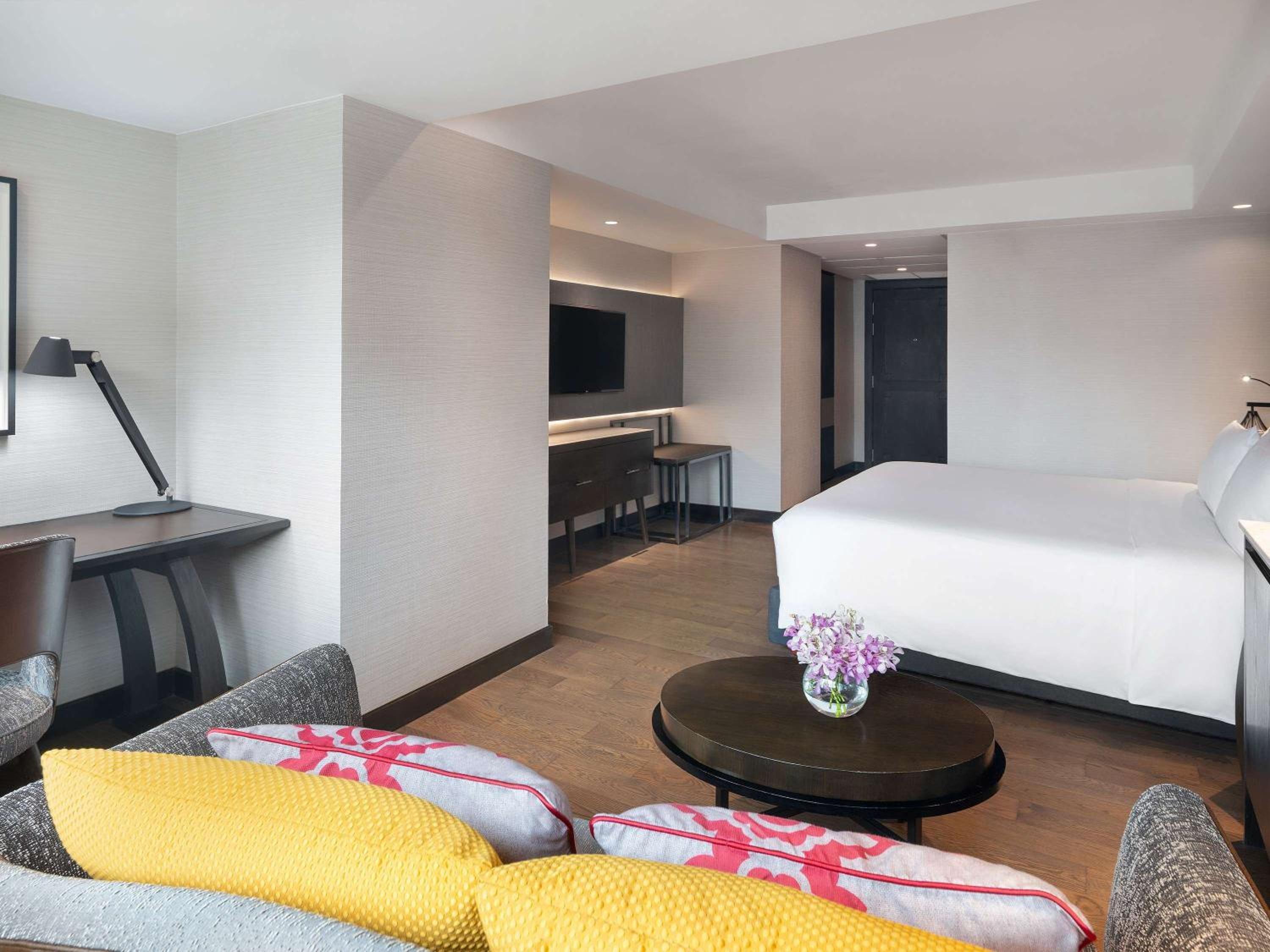 Deluxe King Room photo 2