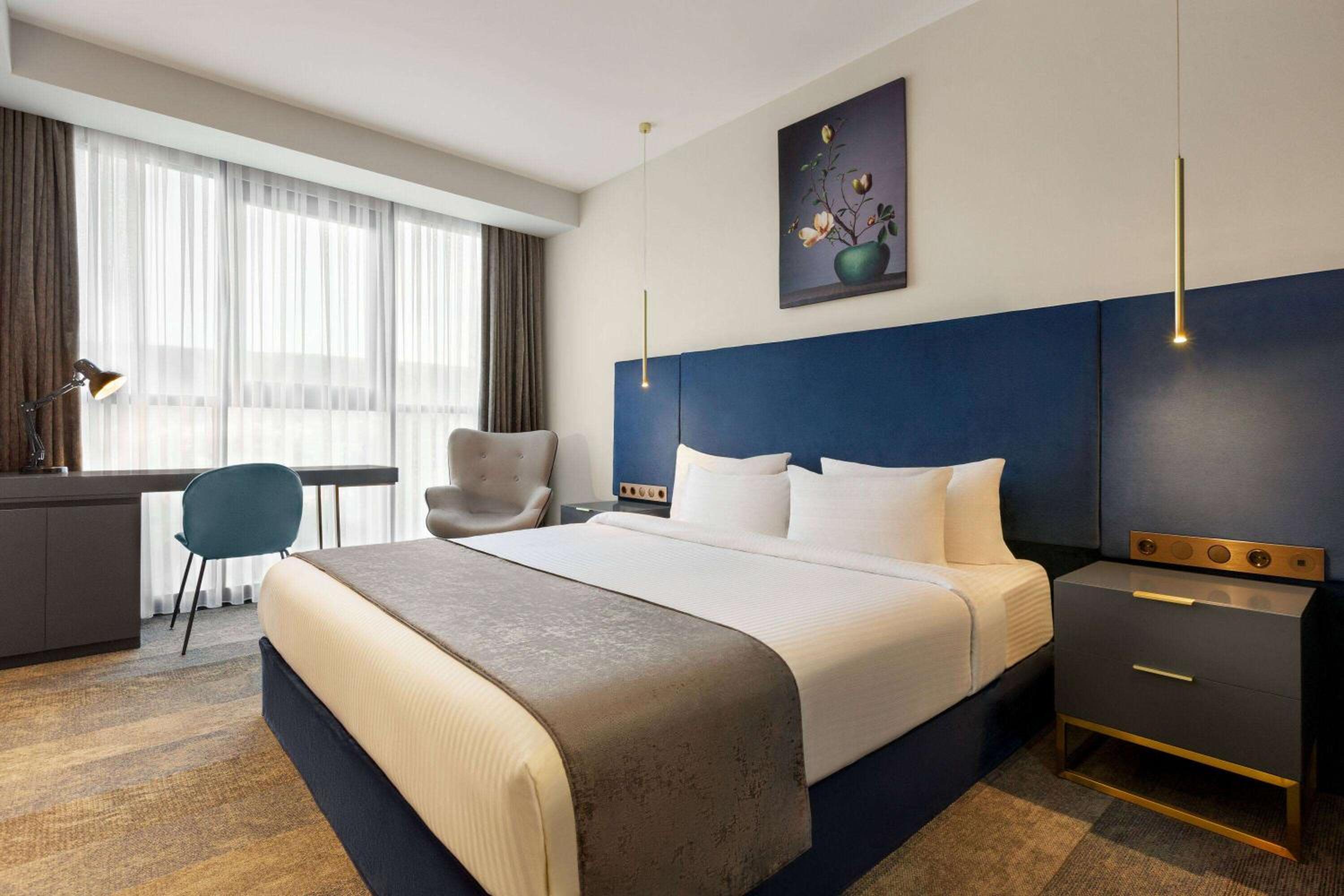 1 King Bed, Standard Room, Non-Smoking - Photo 1