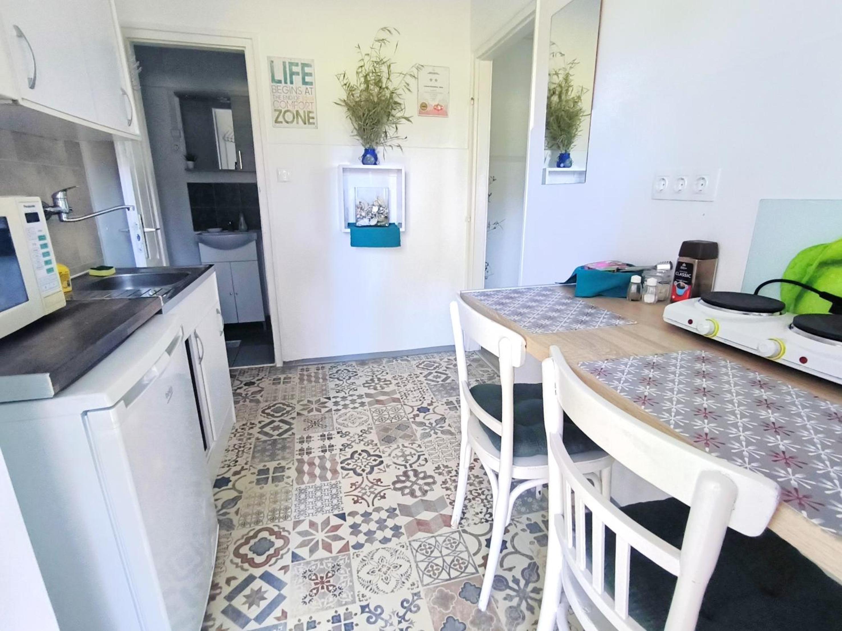 Apartment with Terrace - Photo 12