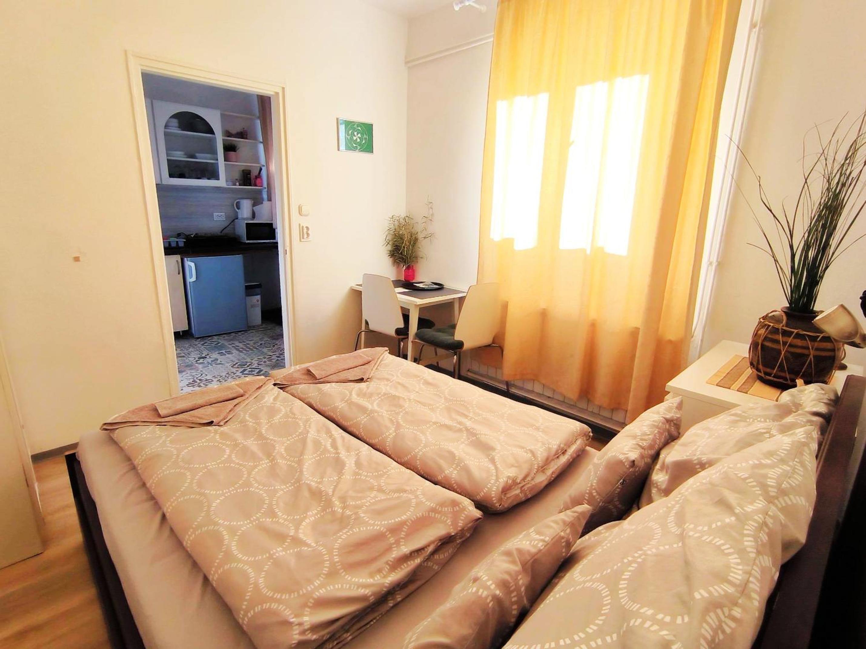 Apartment with Balcony - Photo 4