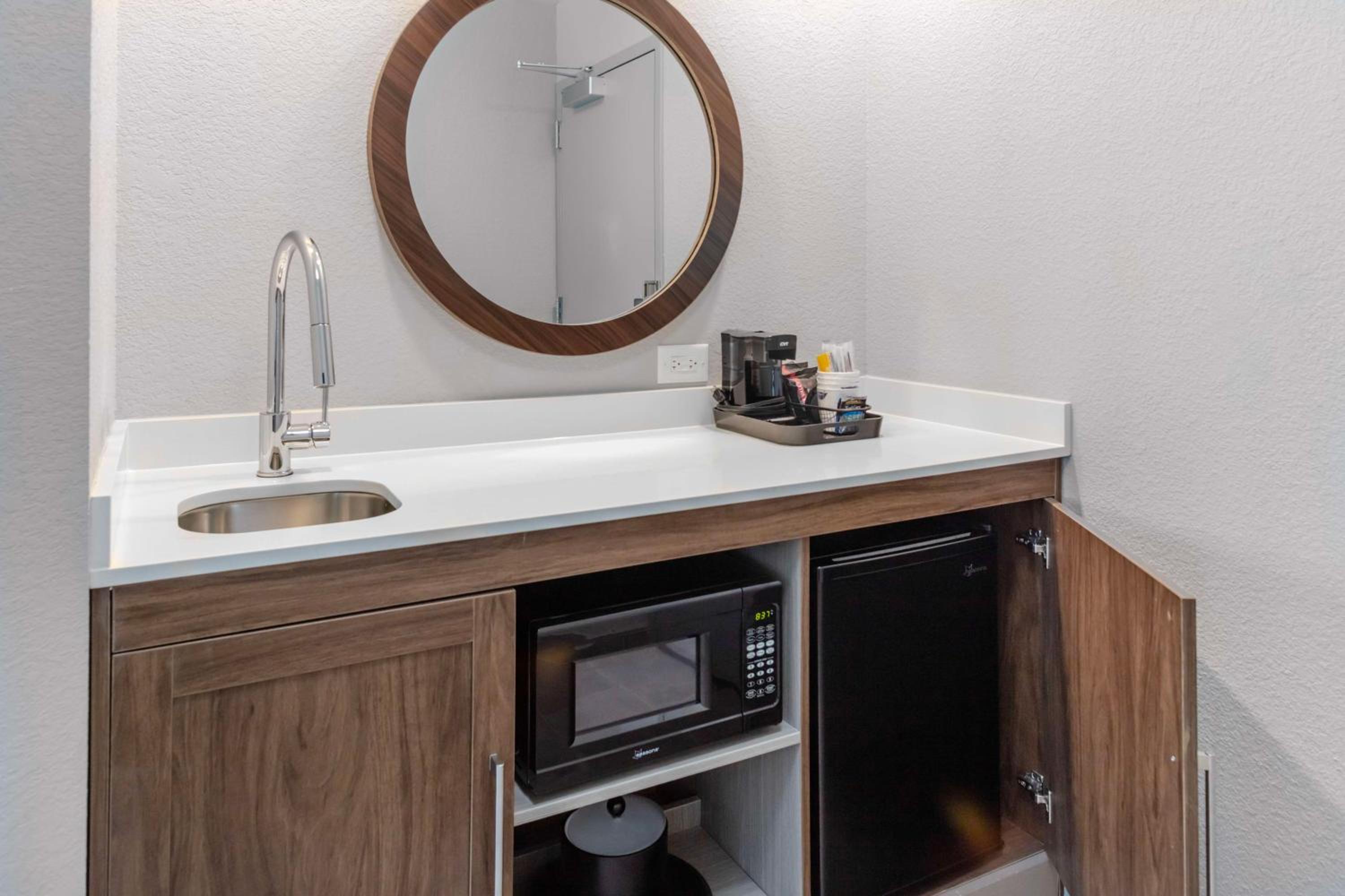King Studio Suite - Photo 9