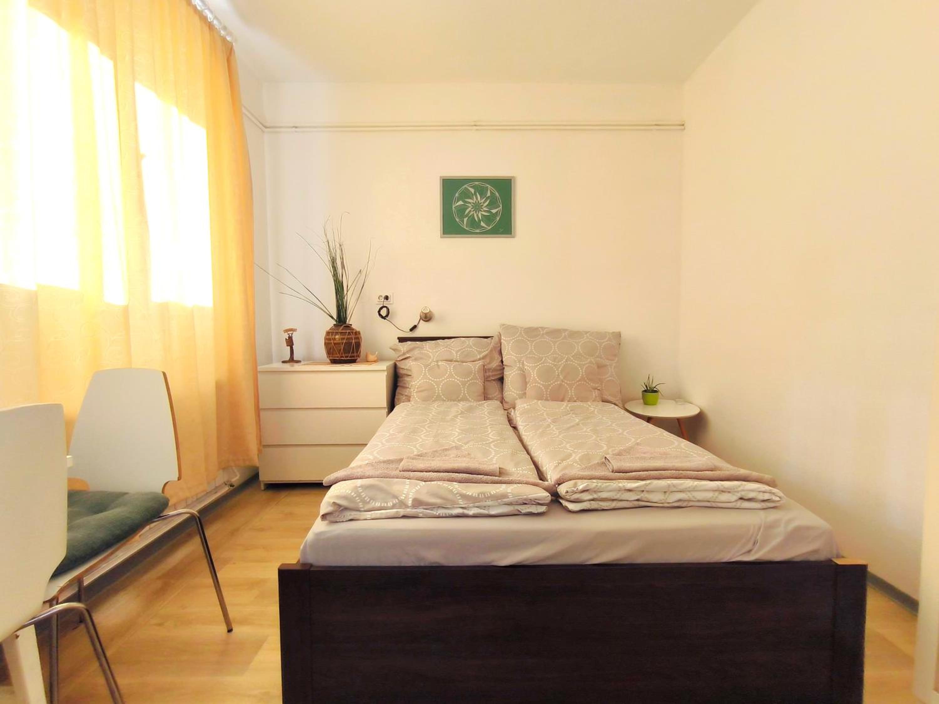 Apartment with Balcony - Photo 3