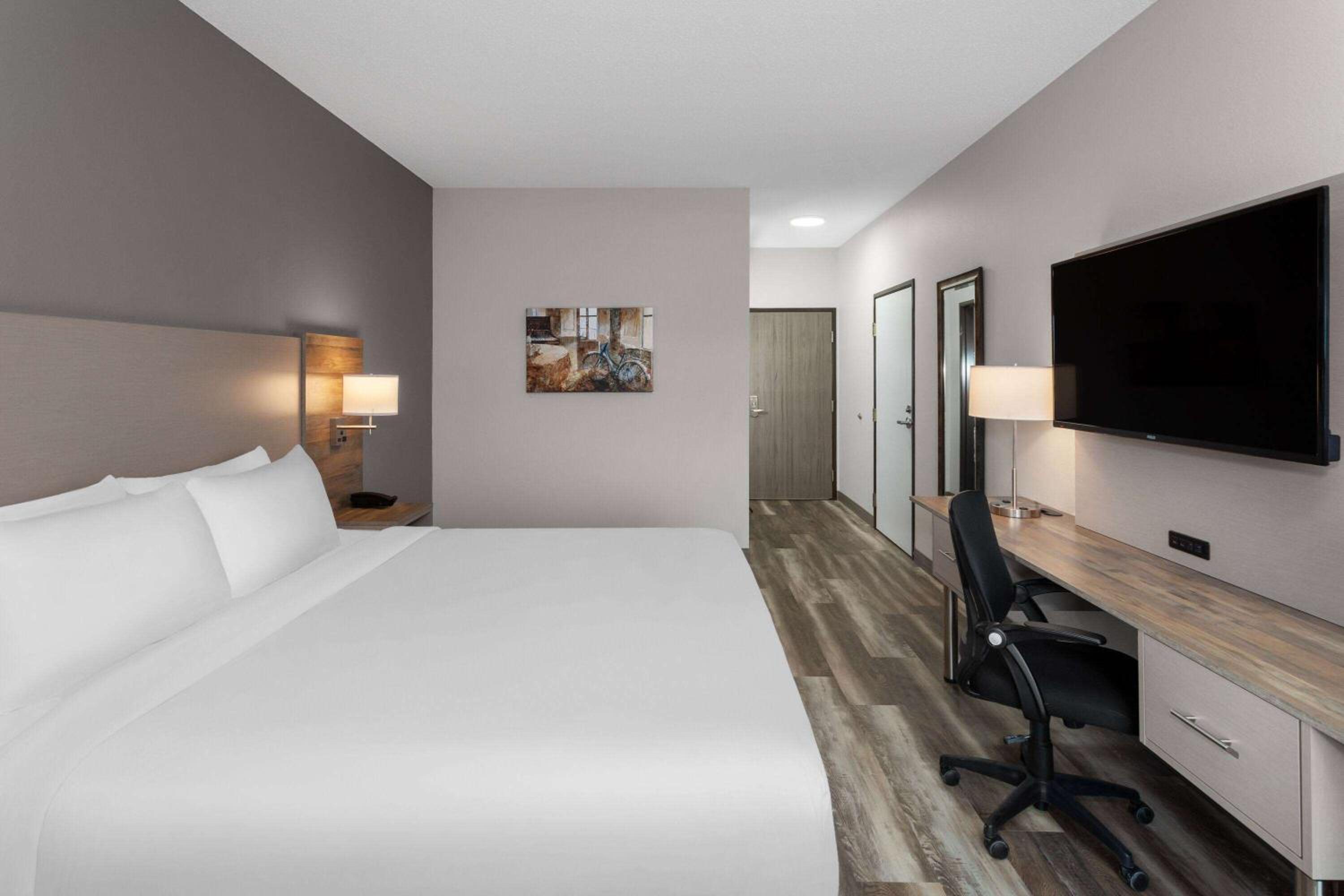 King Room - Non-Smoking - Photo 2