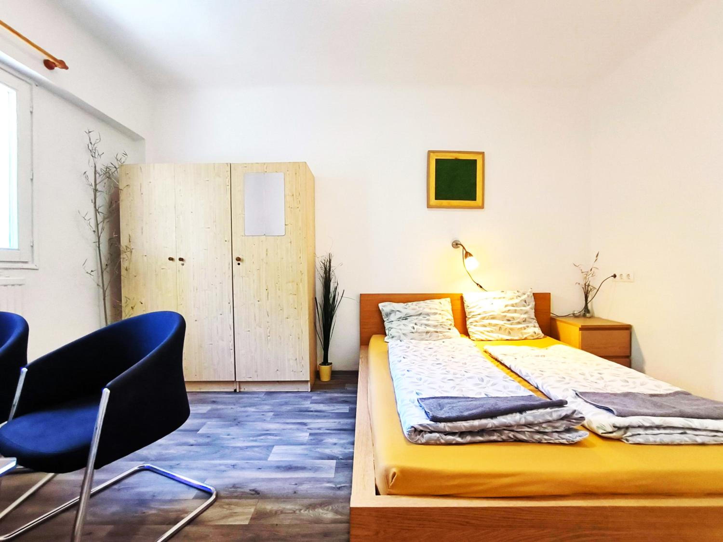One-Bedroom Apartment - Photo 3
