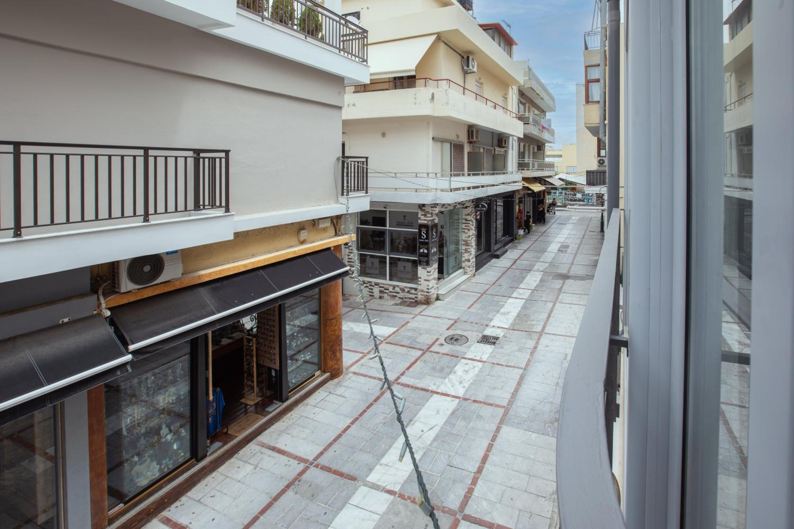 Suite with Balcony - Photo 18