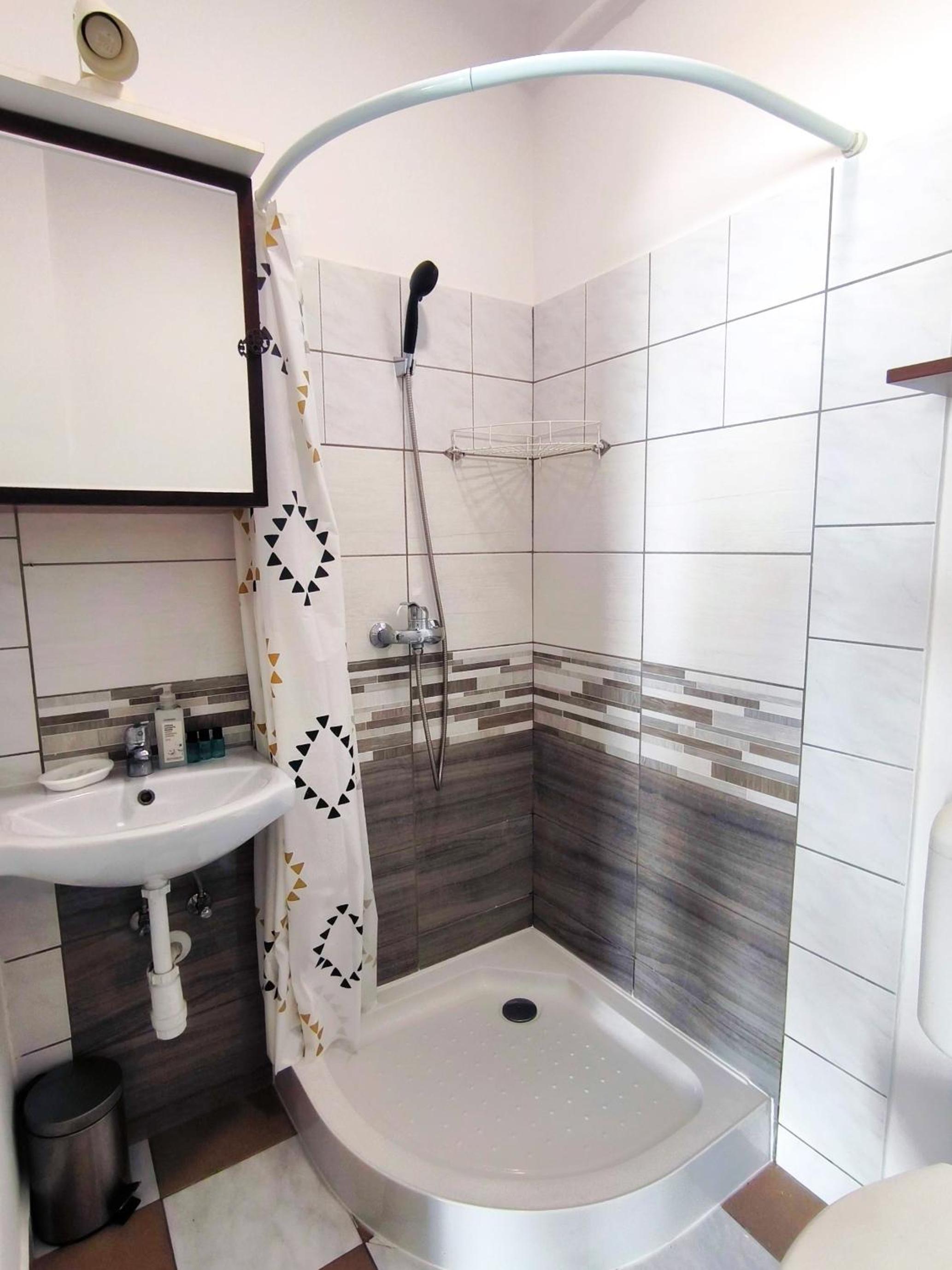 One-Bedroom Apartment with Terrace - Photo 10