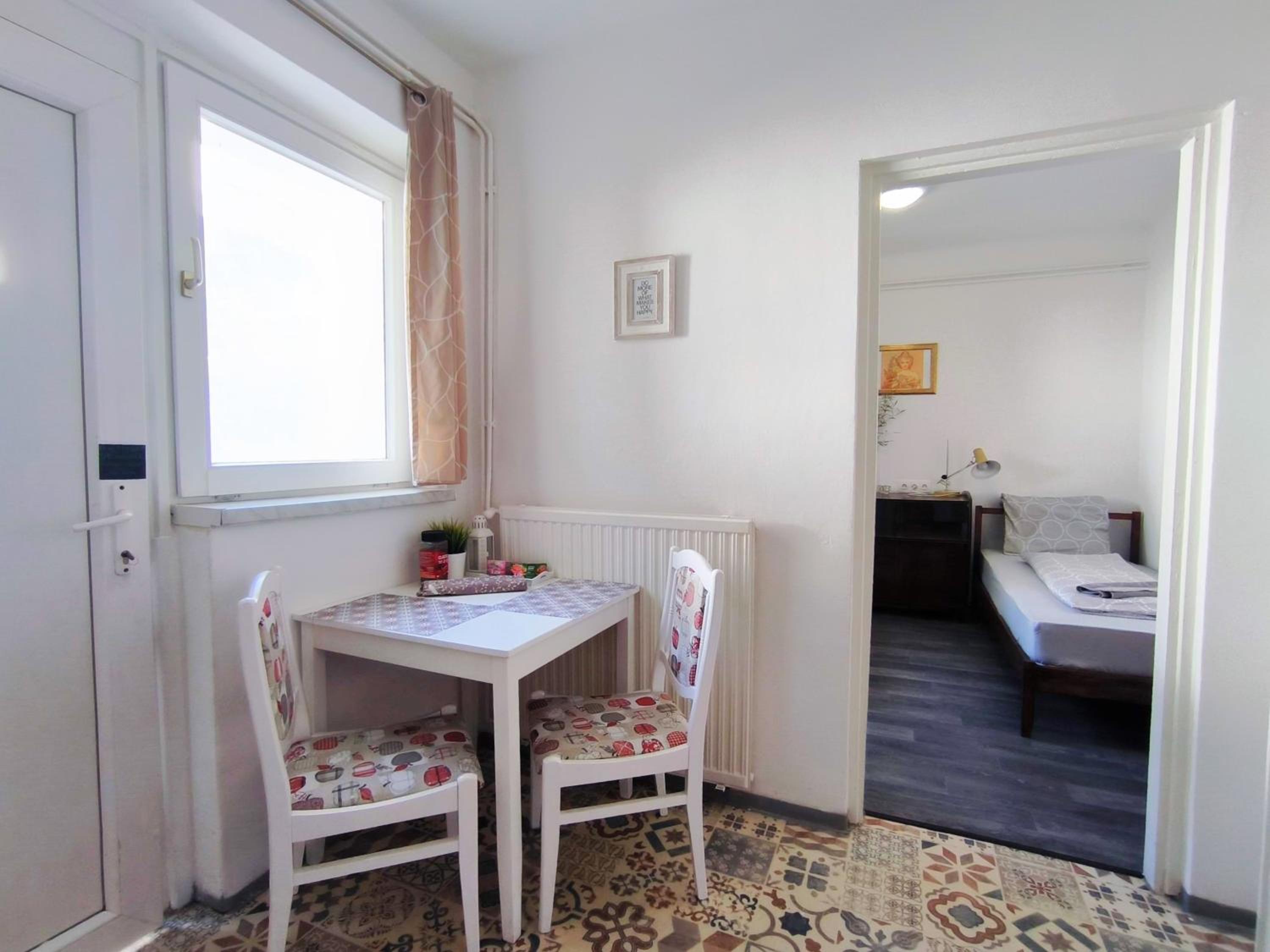 One-Bedroom Apartment with Terrace - Photo 5